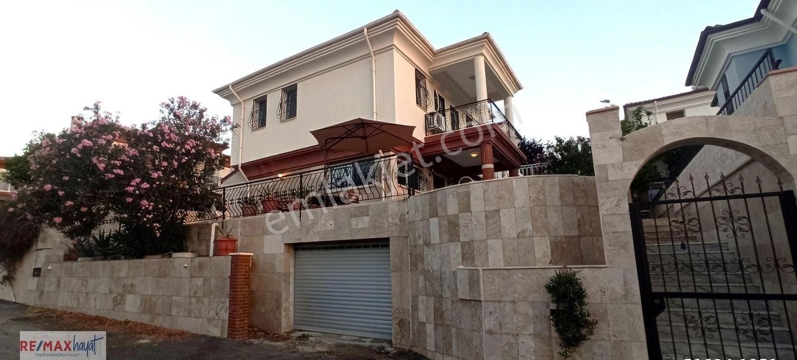 Kuşadası Bayraklıdede Kiralık Villa KUŞADASI DUBLEKS TAM MÜSTAKİL HAVUZLU 3+1 SÜREKLİ KİRALIK VİLLA