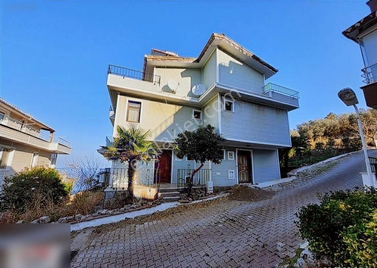 Çınarcık Koru Bld. (Hürriyet) Satılık Villa PW PLUSTAN FIYAT DÜŞTÜ SÜMER TATİL SİTESİNDE İKİZ VİLLA