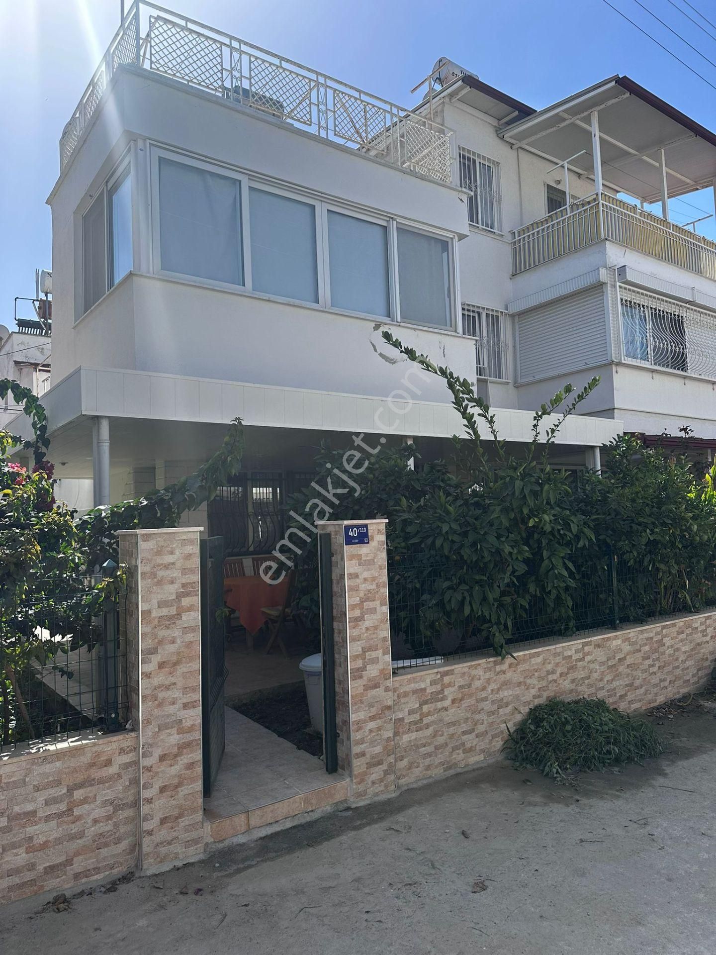 Kuşadası Karaova Satılık Villa  KUŞADASI SAHİLİNDE KUŞAR SİTESİNDE SATILIK FIRSAT VİLLA