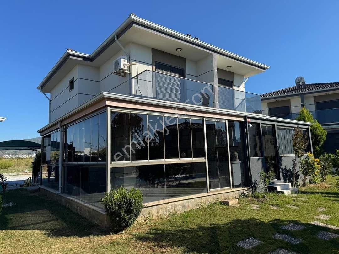 Kuşadası Davutlar Satılık Villa KUŞADASI DAVUTLAR SAHİLİNDE DENİZE YAKIN 2+1 VİLLA