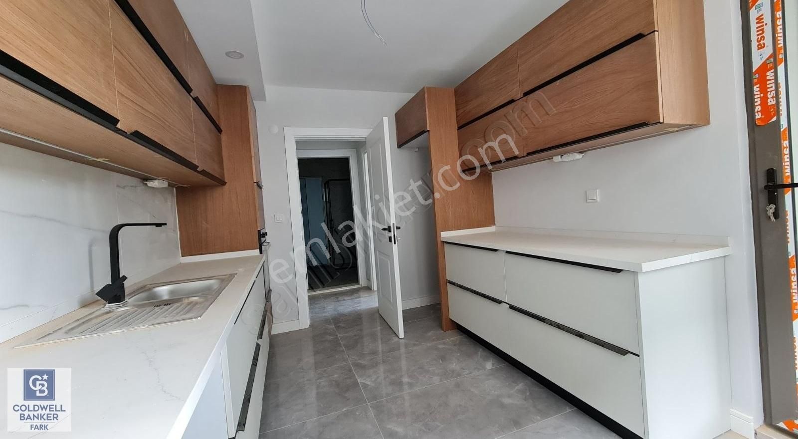 Ayvalık 150 Evler Satılık Daire Ayvalık 150 Evler'de 2+1 115 m2 Satılık Daireler