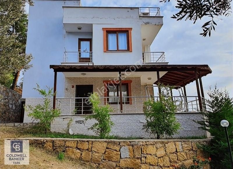 Burhaniye Pelitköy Satılık Villa CB FARK'tan Sahile 100 Metre Deniz Manzaralı Villa