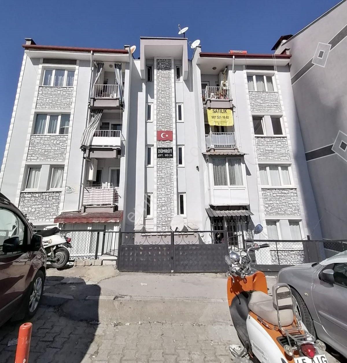 Merkezefendi Mehmet Akif Ersoy Satılık Daire Esentepe Meska Evlerinde Ön Cephe Ara Kat Doğalgazlı 2+1/95 M2 Daire 1.750.000 Tl