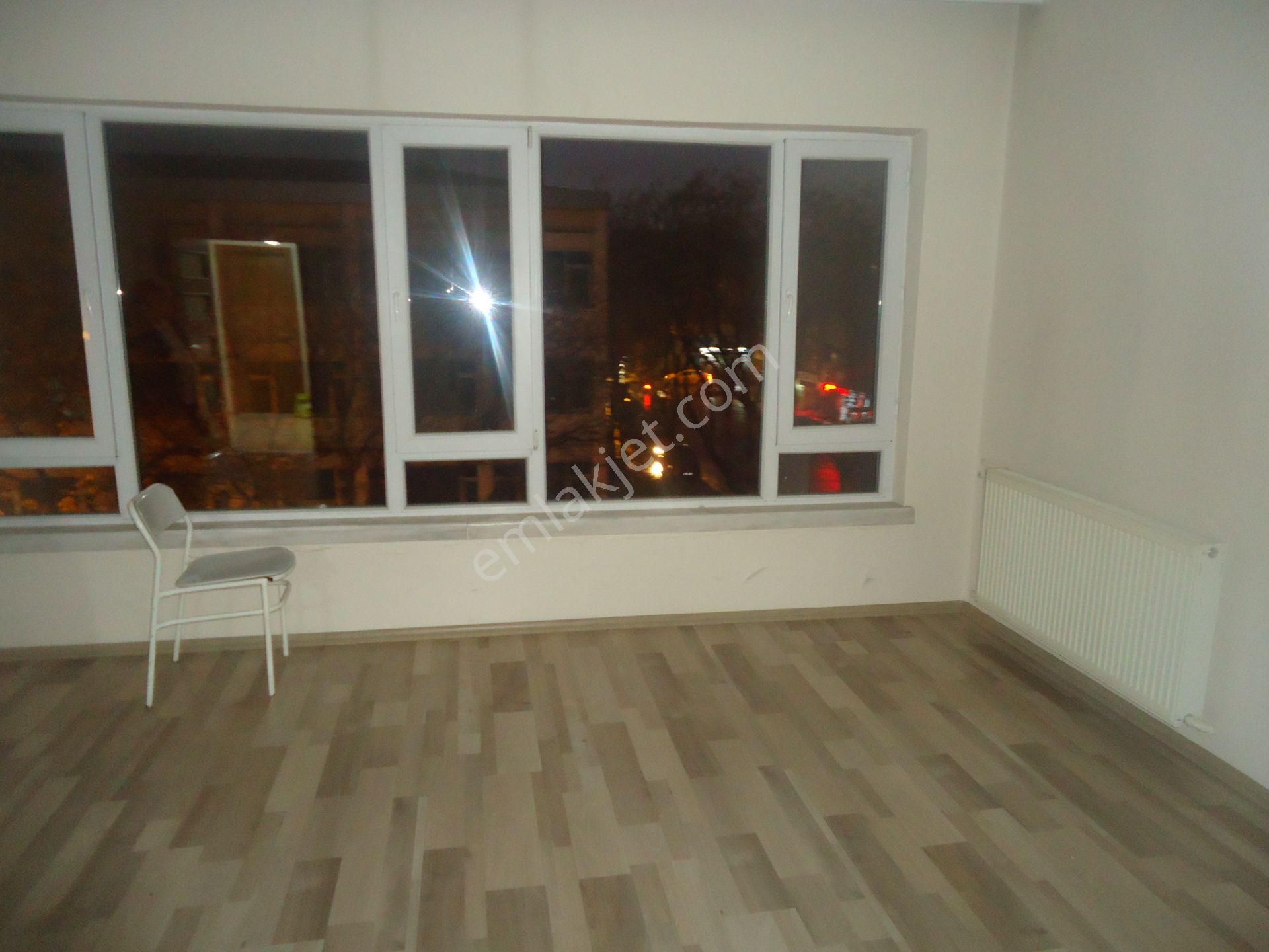 Çankaya Bahçelievler Kiralık Daire  bahçelievlerde katta 3+1 yapılı metro yakını ön daire