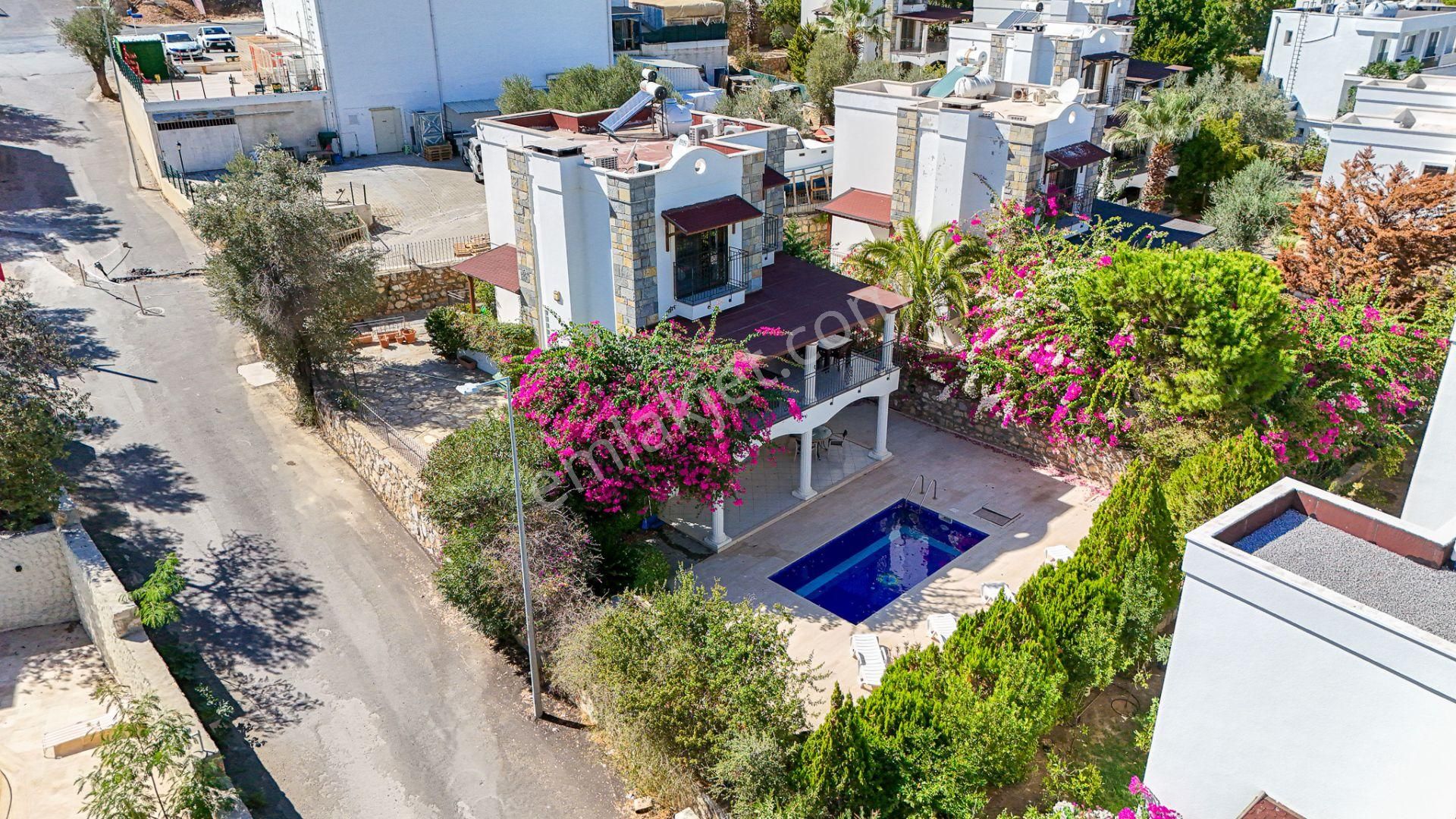 Bodrum Torba Satılık Villa  TORBA’ DA DENİZE 300 mt. 3+2  / Bahçeli