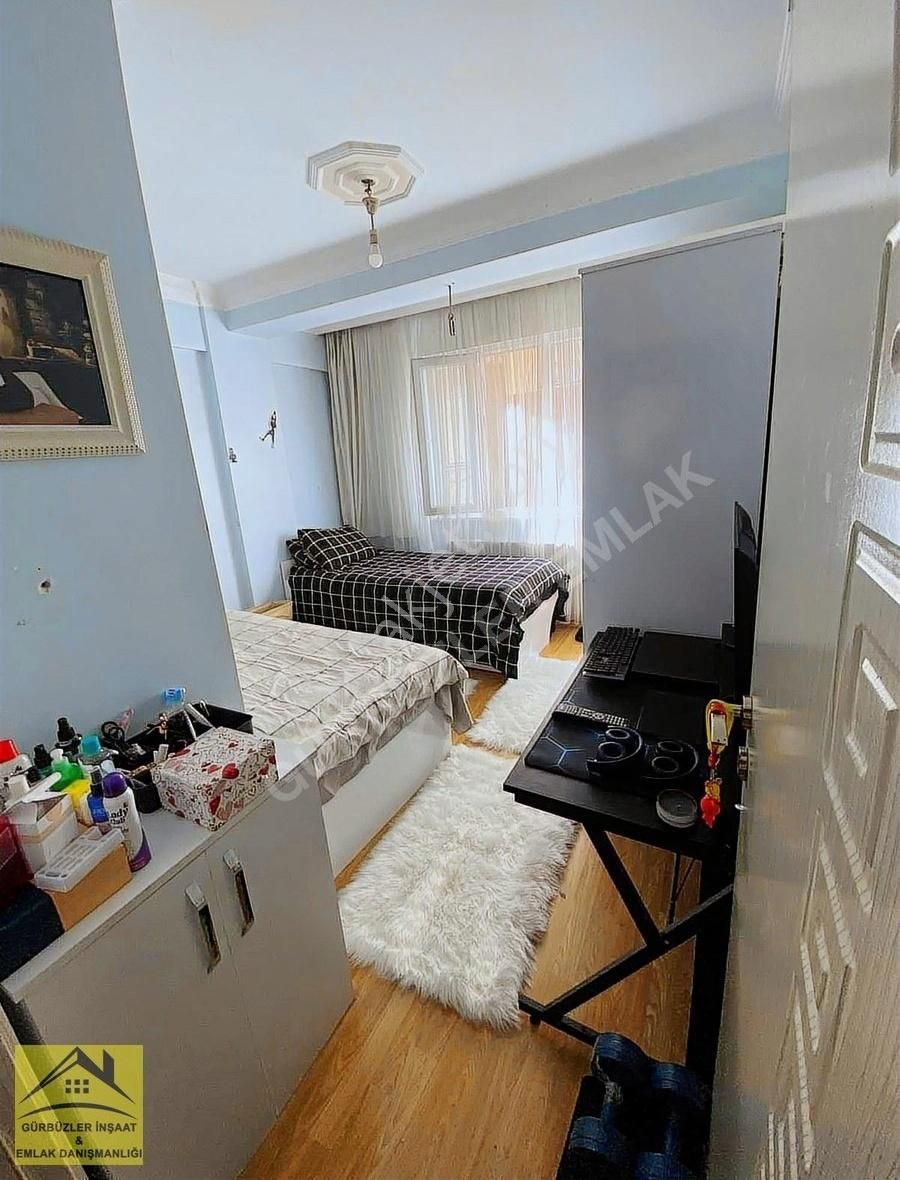 Küçükçekmece Halkalı Merkez Satılık Daire SATILIK HALKALI'DA 2+1 95M² KREDİYE UYGUN BAKIMLI Y.GİRİŞ DAİRE