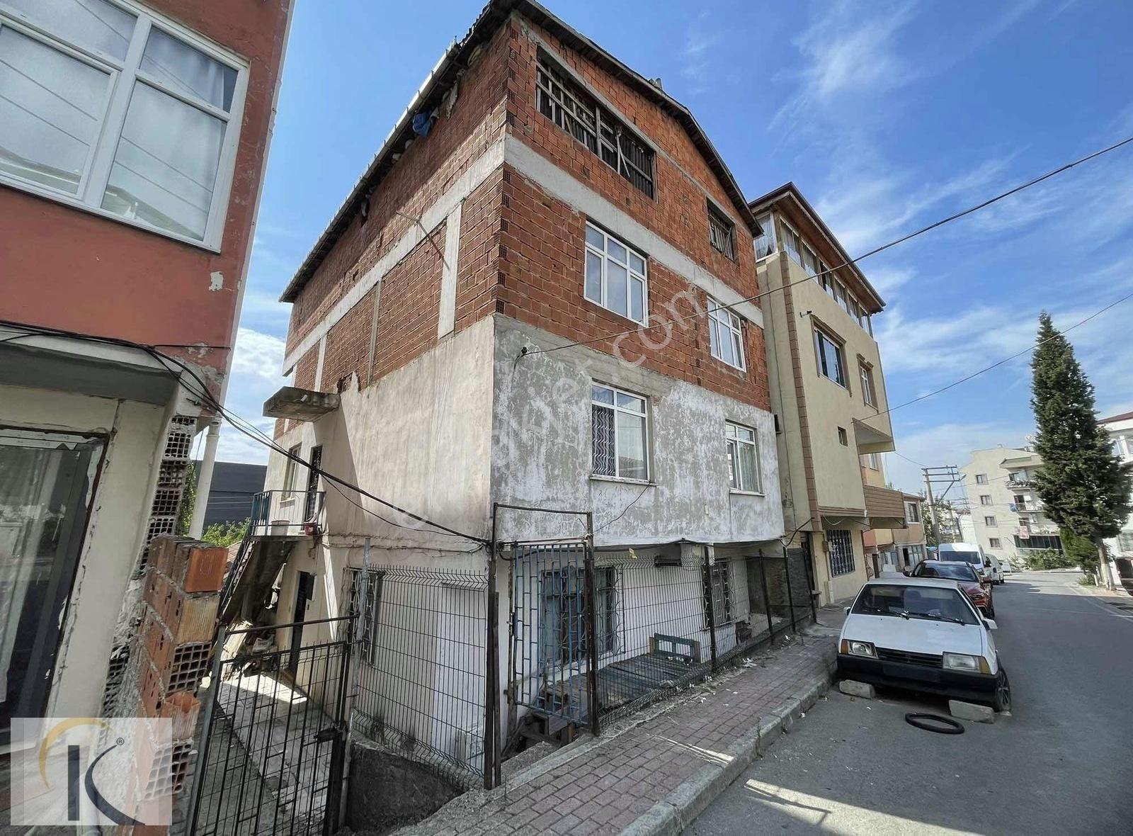 Çayırova Atatürk Satılık Bina ÇAYIROVA ATATÜRK MAHALLESİ 180 M² ARSALI SATILIK KOMPLE BİNA.