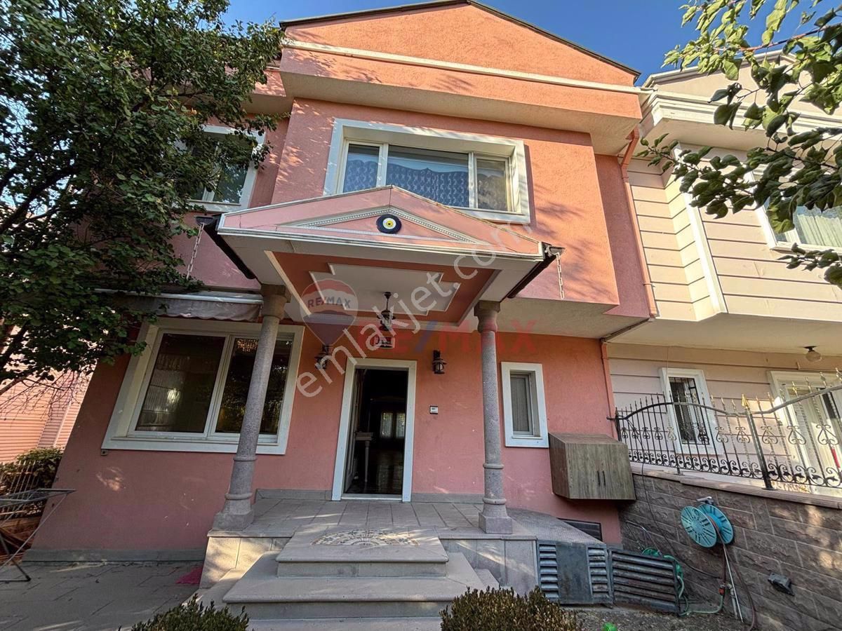 Çankaya Mutlukent Satılık Villa Beysukent Villa Sitesinde 5+2 Satılık