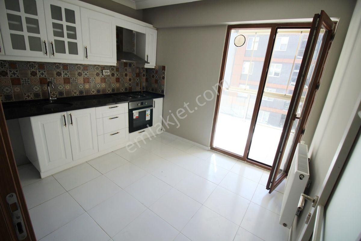 Çorlu Hürriyet Kiralık Daire  ÇORLU EMLAKKONUTLARI MEVKİNDE 5YILLIK BİNADA 110M2 2+1 KOMBİLİ ARA KAT