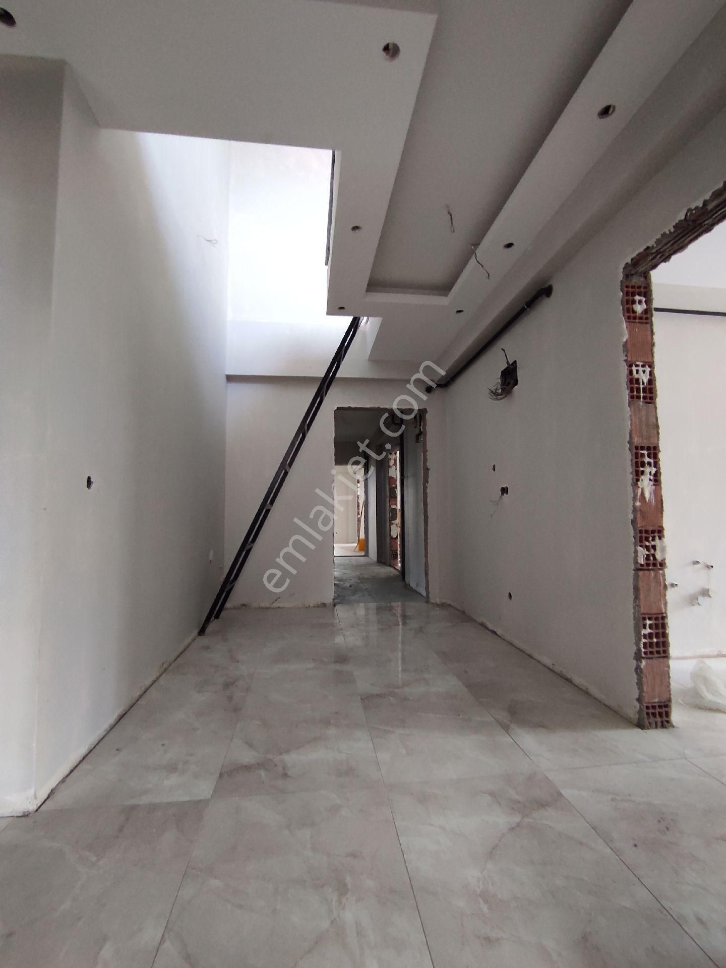 Çiftlikköy Bayraktepe'de Muhteşem Deniz Manzaralı Dubleks Daire - Görsel 8