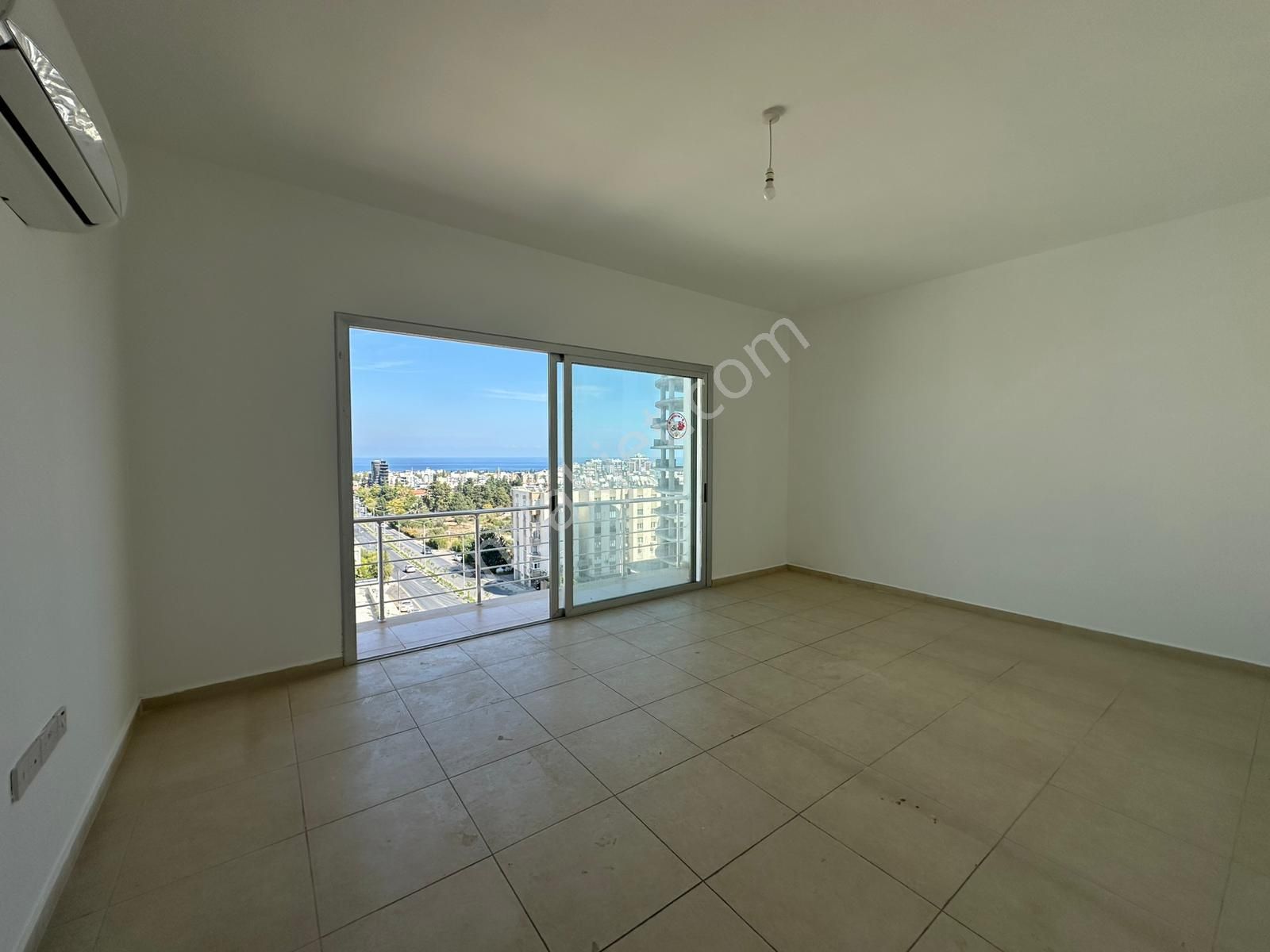 Girne Merkez'de Komple Kiralık Ticari İzinli Bina !!! - Görsel 16