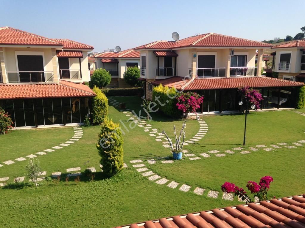 Kuşadası Davutlar Satılık Villa Kuşadası'nda Bahçeli 3+1 Villa