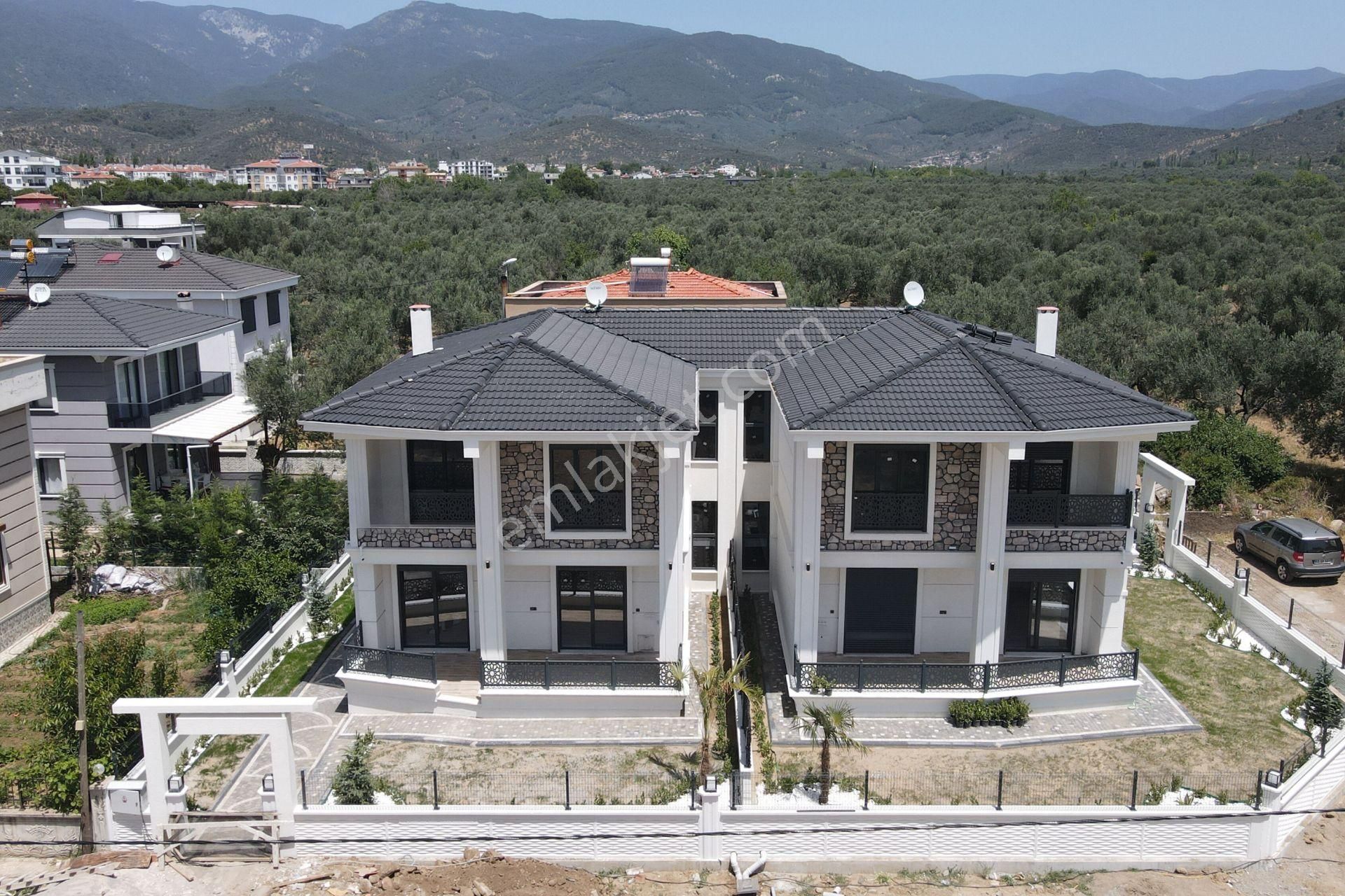 Edremit Zeytinli Satılık Villa Irmaksudan Zeytinli De Doğanın İçinde Özel Tasarım 4+1 Villa