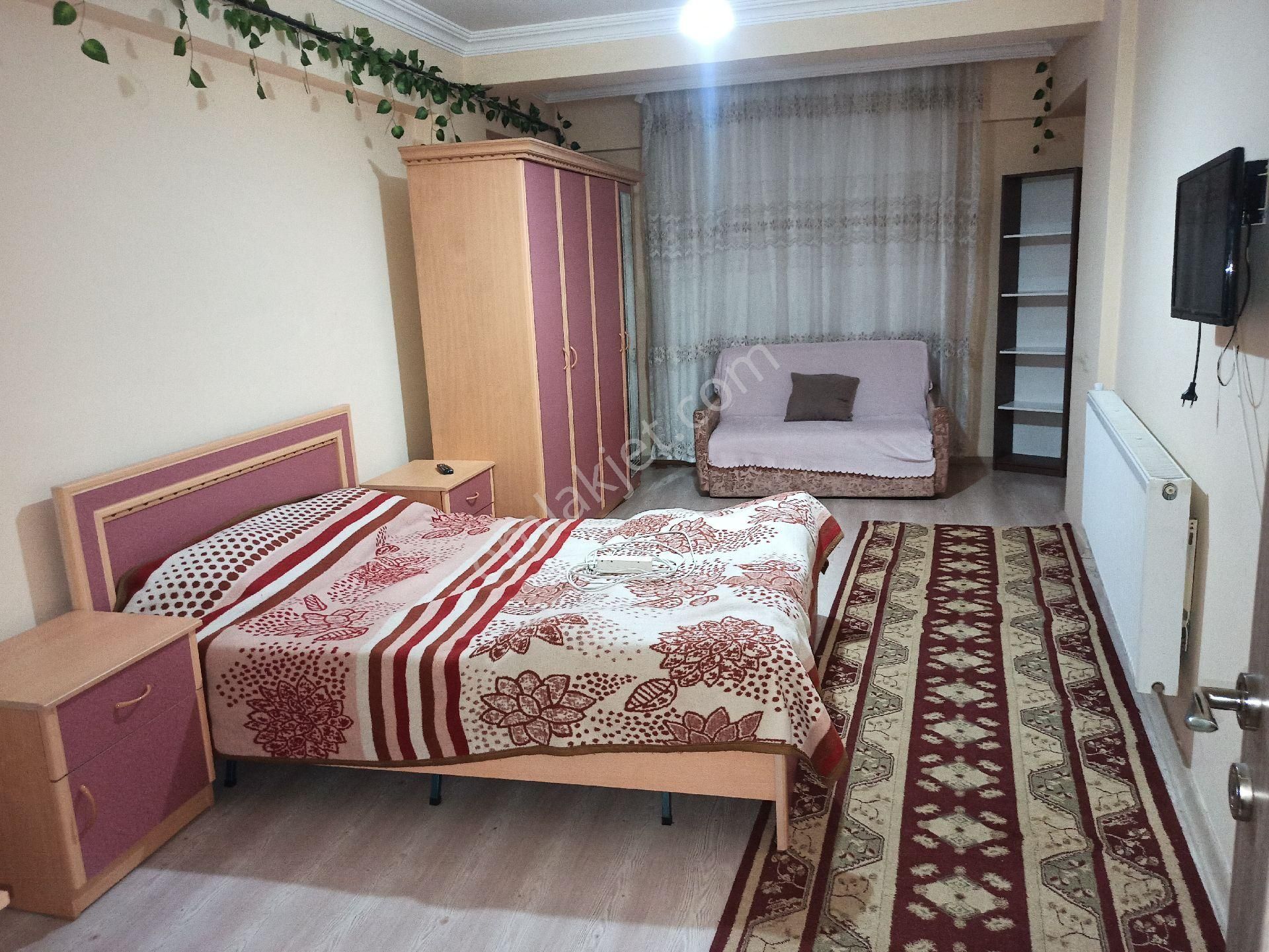 Uşak Merkez Ünalan Kiralık Daire uşak merkez Ünalan mahallesinde şahin market yanı kiralık ,1+1 78m2 apart 2ci kat asansörlü ful eşya