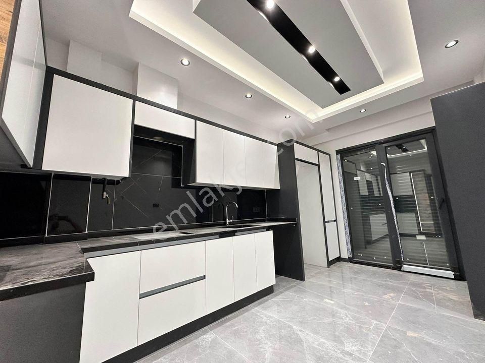 Beylikdüzü Cumhuriyet Satılık Daire  LUXURY 3+1 FLAT CLOSE TO METROBUS IN BEYLİKDÜZÜ CUMHURİYET