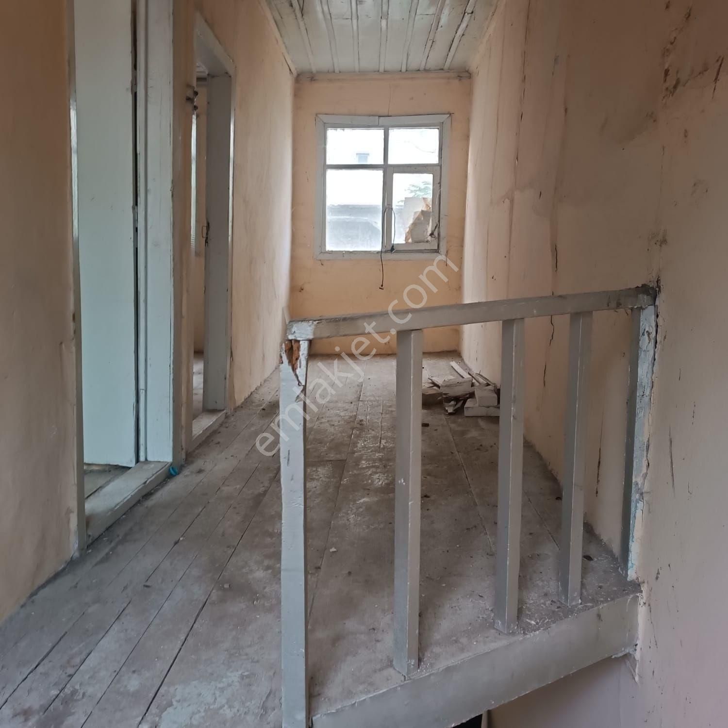 Müstakil İki Katlı Bahçeli Ev - Görsel 5