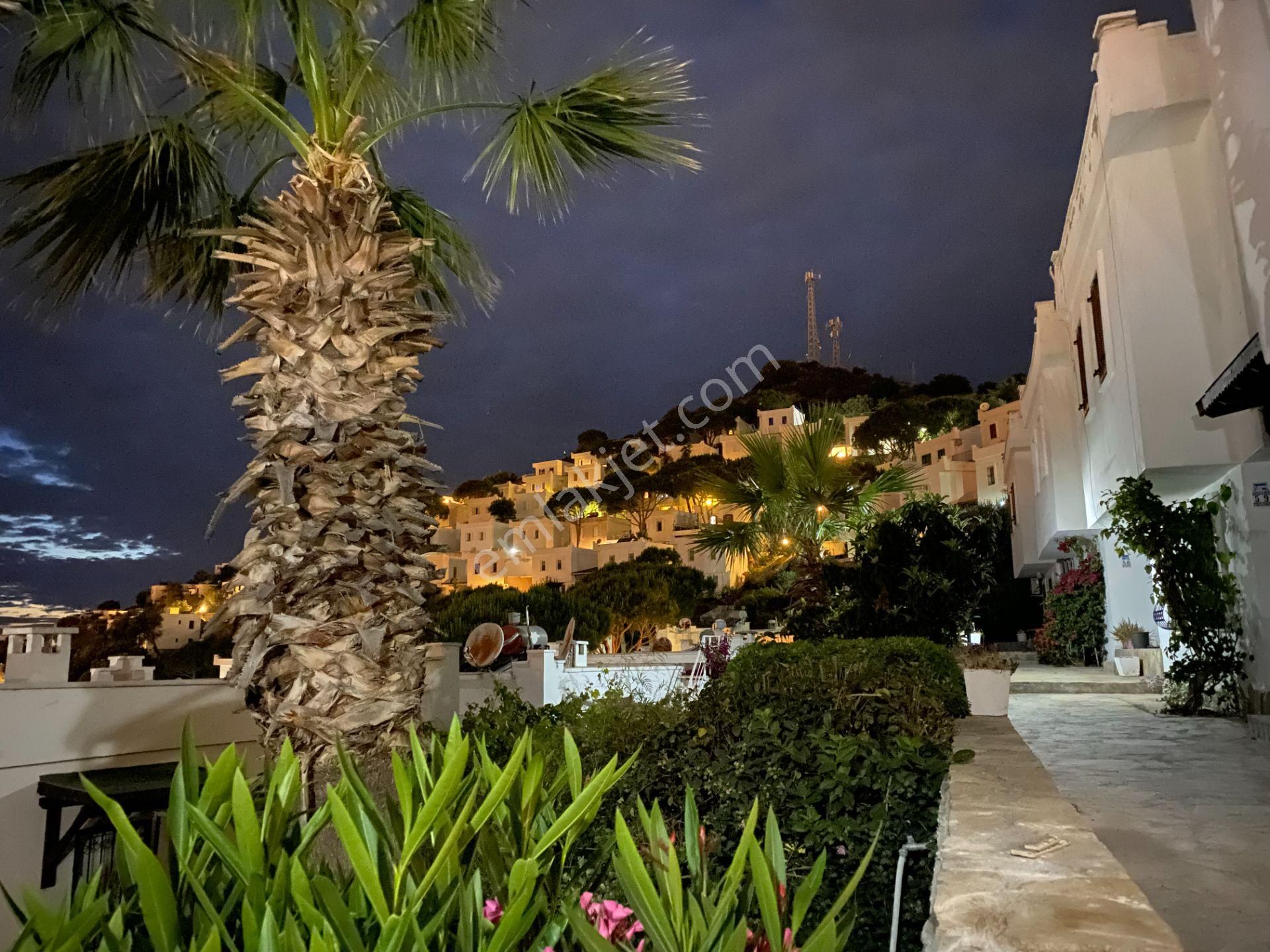 Bodrum Koyunbaba Satılık Villa Deniz manzaralı, bahçeli, teraslı ev