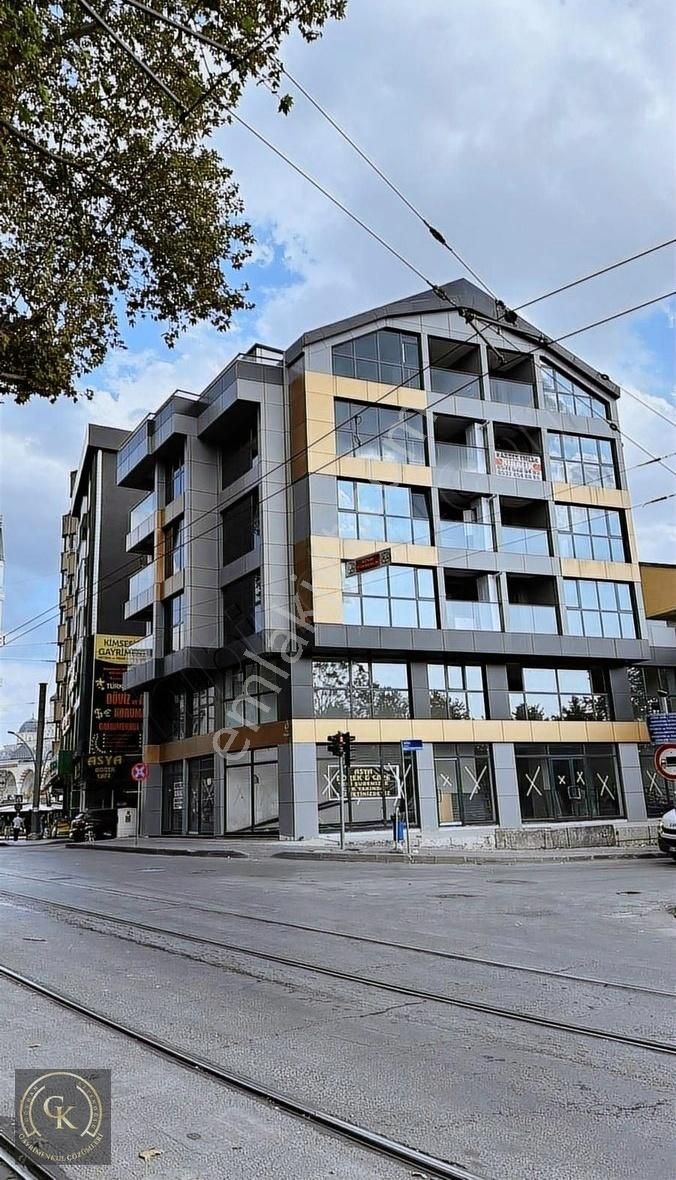 İzmit M. Alipaşa Kiralık Ofis MUHTEŞEM KONUM..İZMİT MEHMET ALİ PAŞA'DA CADDE'DE 2+1 120M2 OFİS