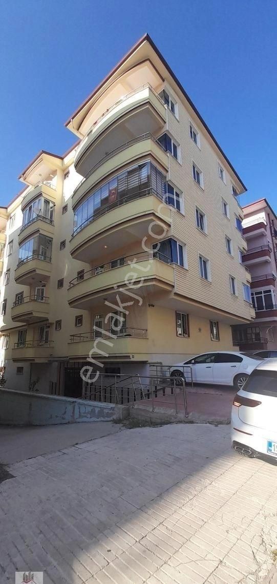 Çorum Merkez Bahçelievler Satılık Daire ARKADAŞ EMLAKTAN SATILIK 3+1 DAİRE