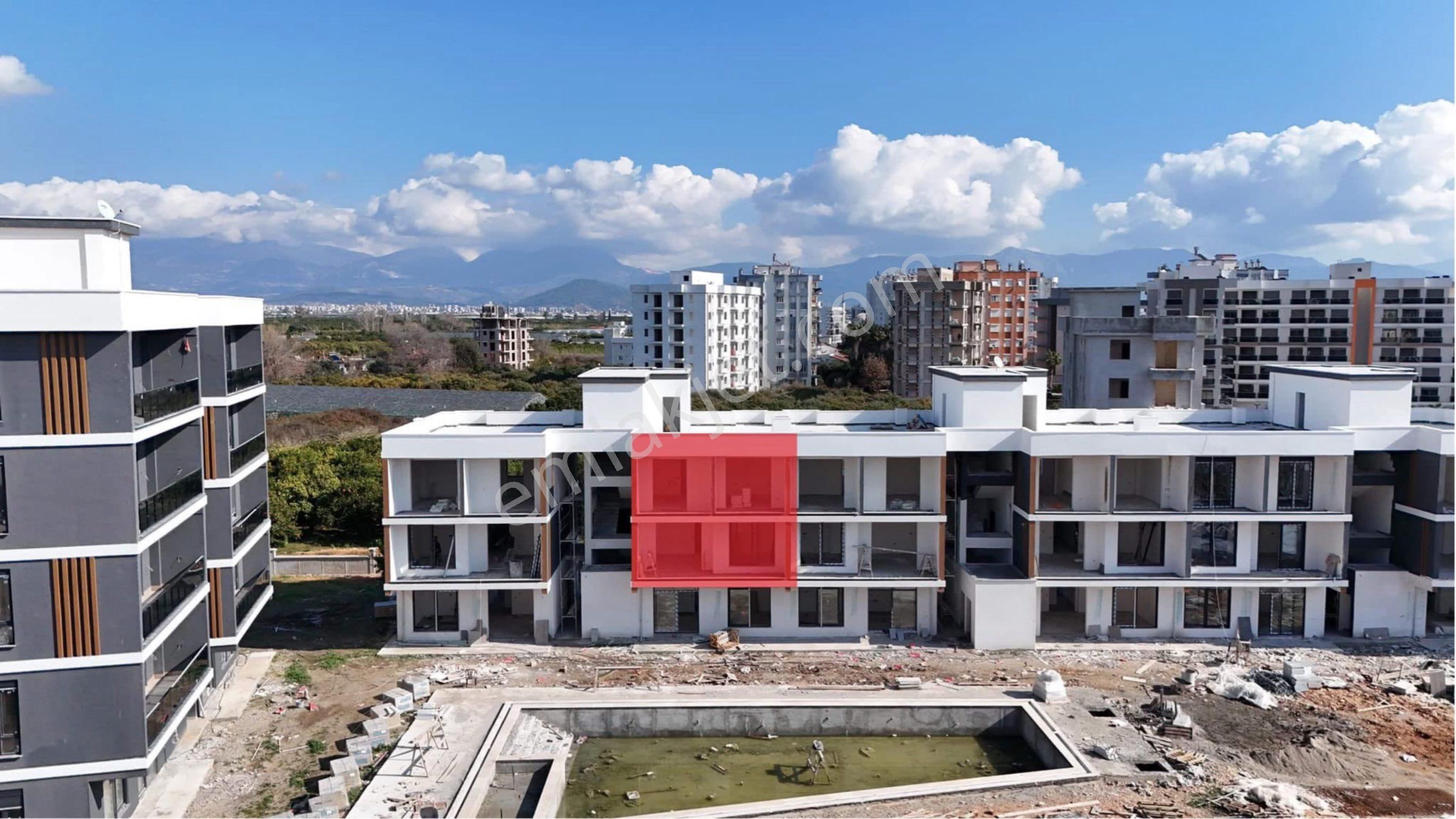 Finike Hasyurt Satılık Daire Denize Sıfır Konumda 4+1 Havuzlu Site İçi Lüks Satılık Villa