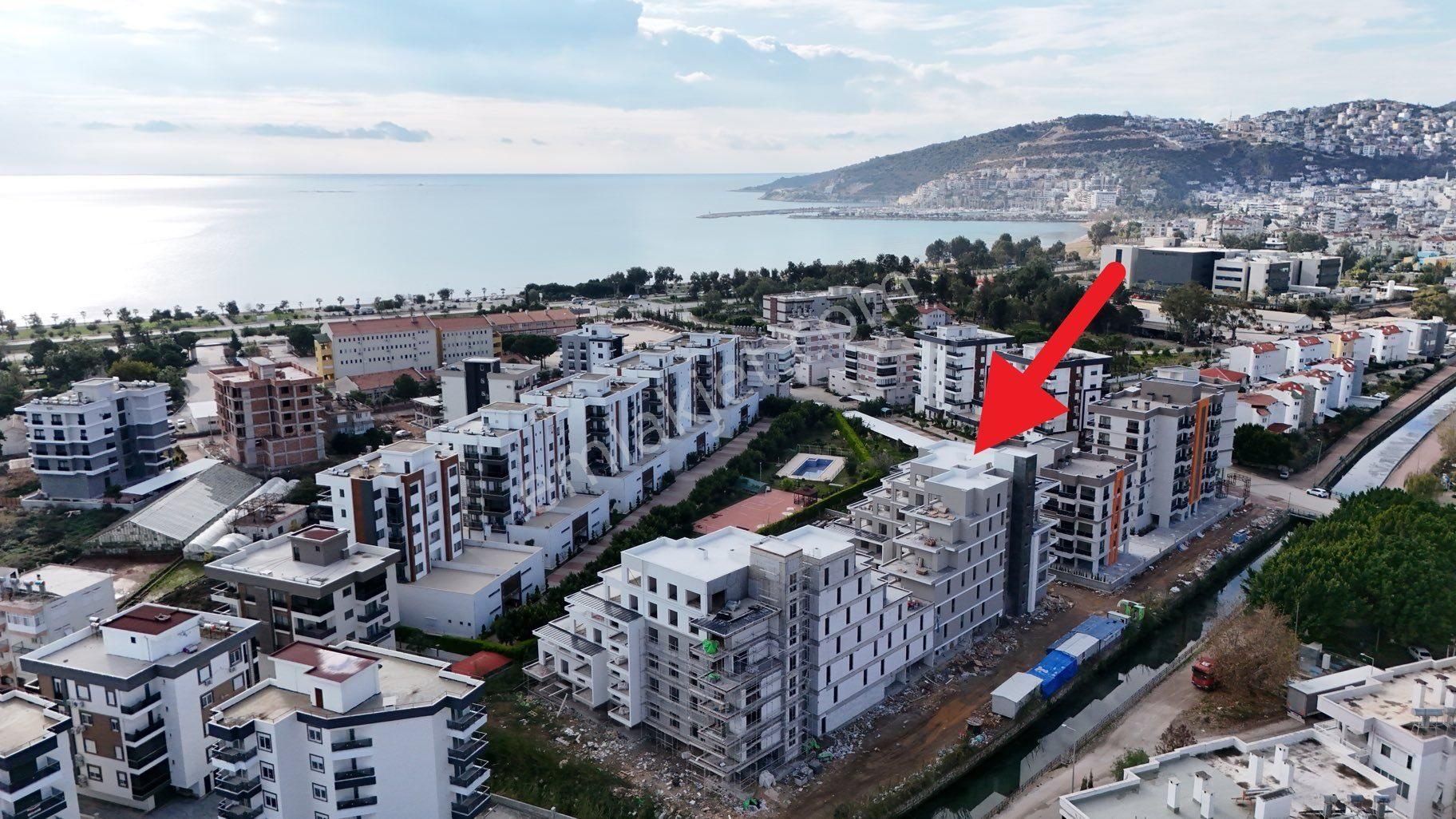 Finike Kum Satılık Daire Gökhan Gökdemirden Ebeveyn Banyolu 3+1 Lüks Site İçi Daire