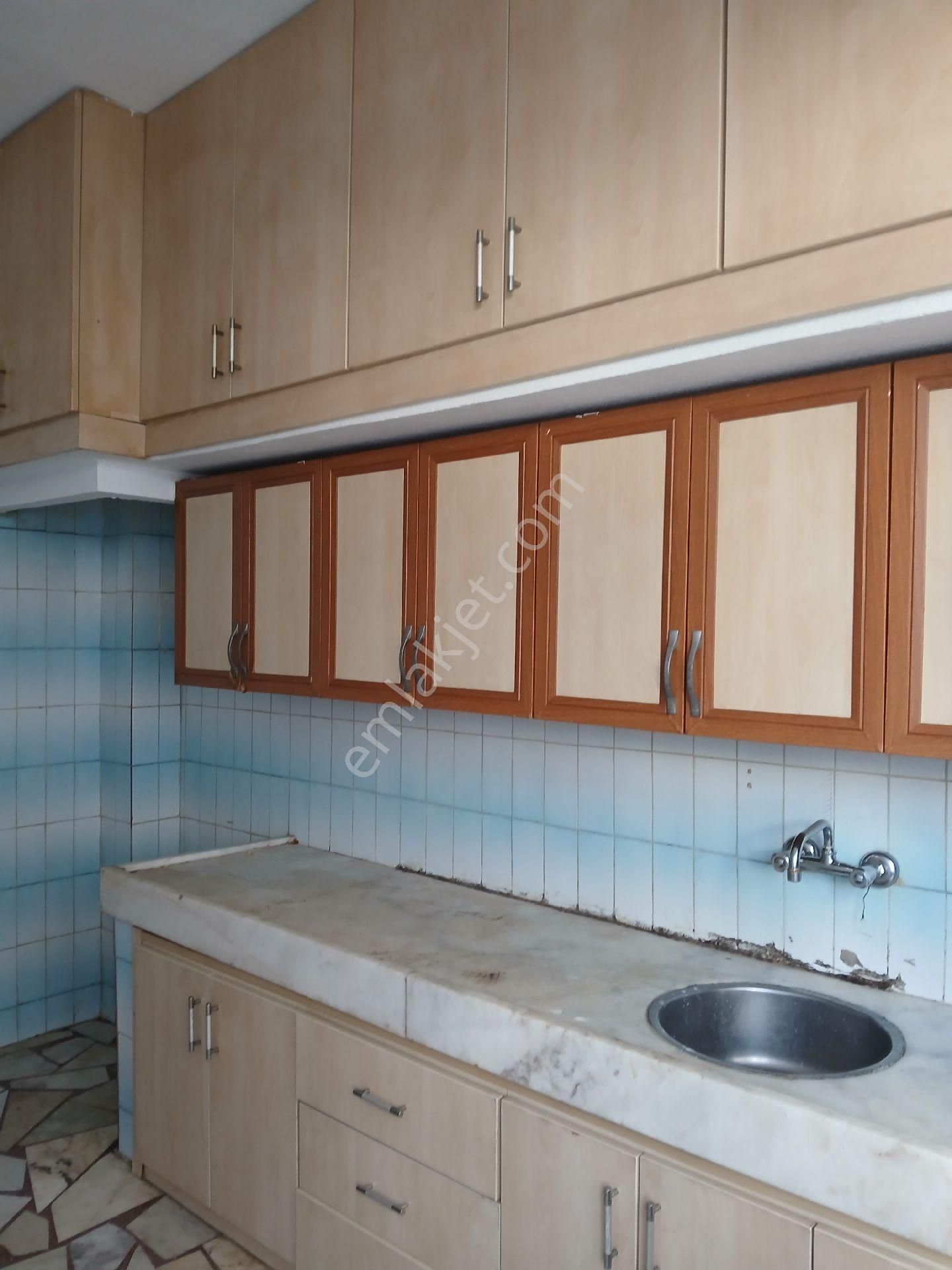 Manavgat Yayla Kiralık Daire Manavgat çarşı merkezde boyası yeni yapılmış doğu garajına okula yakın 3+1 birinci kat