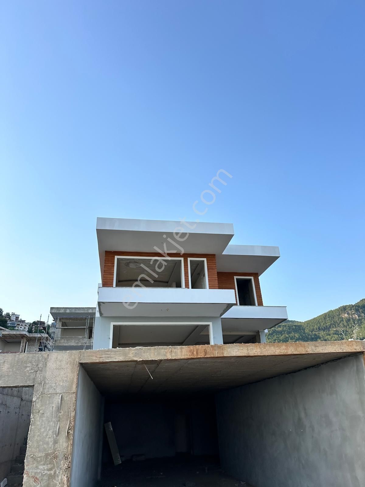 Antalya Alanya Tepe Mahallesinde Muhteşem Lokasyonda Villa !!! - Görsel 7