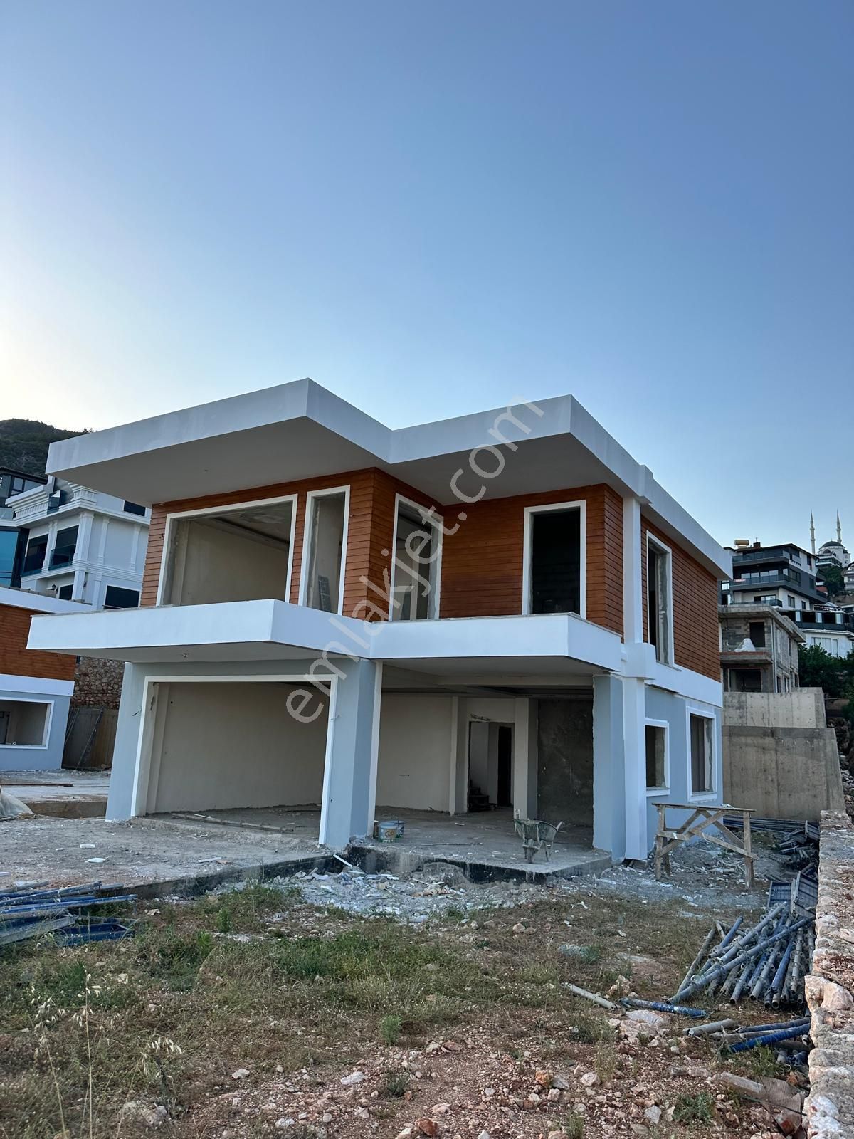 Antalya Alanya Tepe Mahallesinde Muhteşem Lokasyonda Villa !!! - Görsel 8