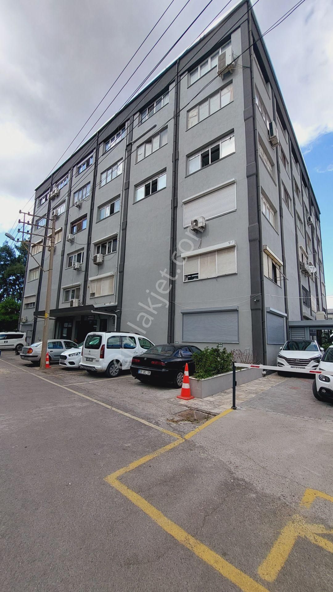 Bornova Çınar Kiralık Dükkan & Mağaza Stadyum Metro Yakını İşlek Caddede 420 M2 Kiralık Dükkan