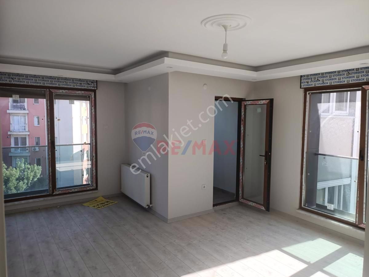 Üsküdar Murat Reis Satılık Daire ÜSKÜDAR SAHİL VE MARMARAYA 10 DK YÜRÜME MESAFESİNDE 3+1 SATILIK DAİRE