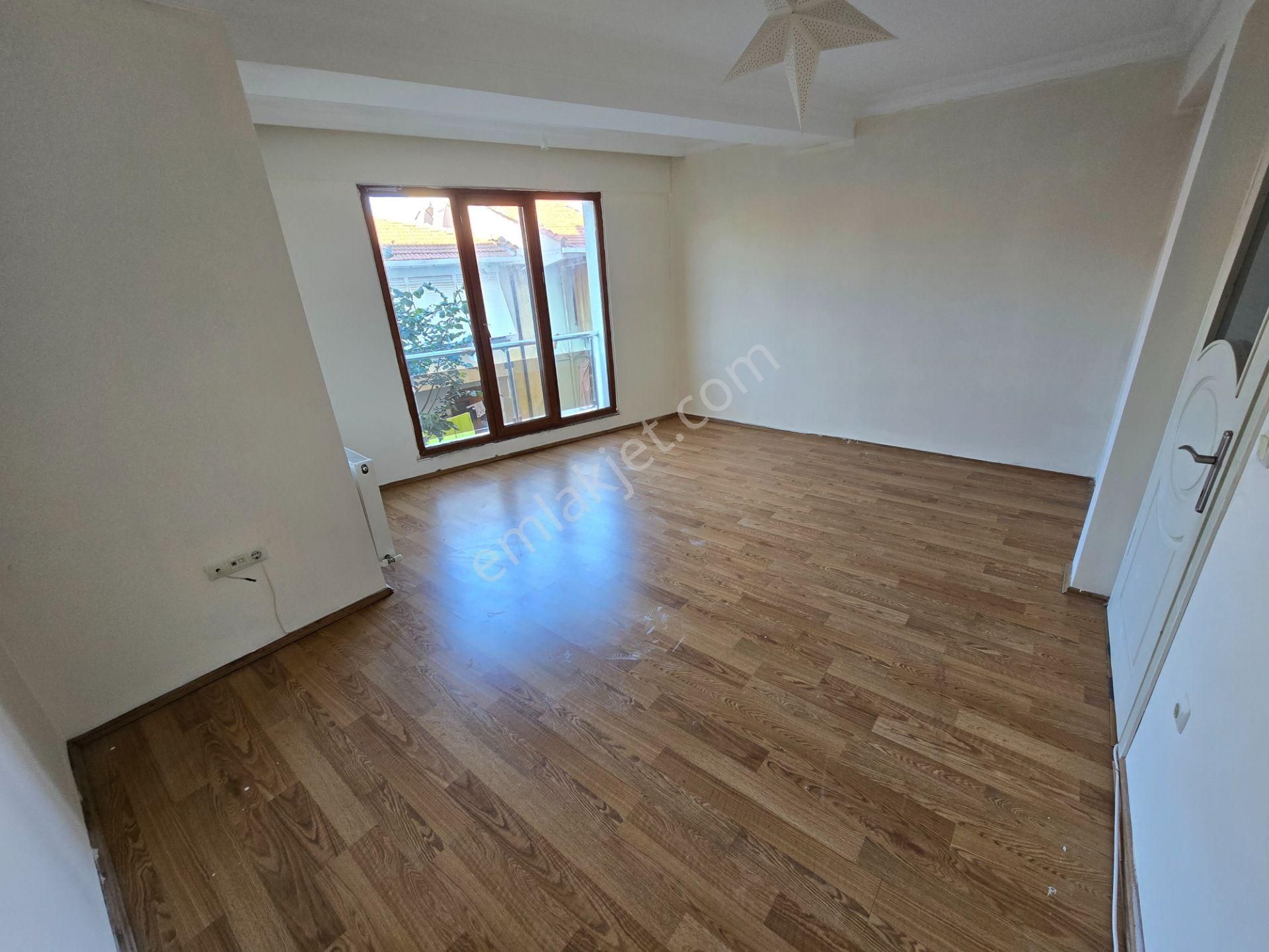 Üsküdar Valide-i Atik Kiralık Daire  DELUXE 26 ' DAN GENÇ BİNADA ASANSÖRLÜ ARA KAT 3+1 90 m2 DAİRE