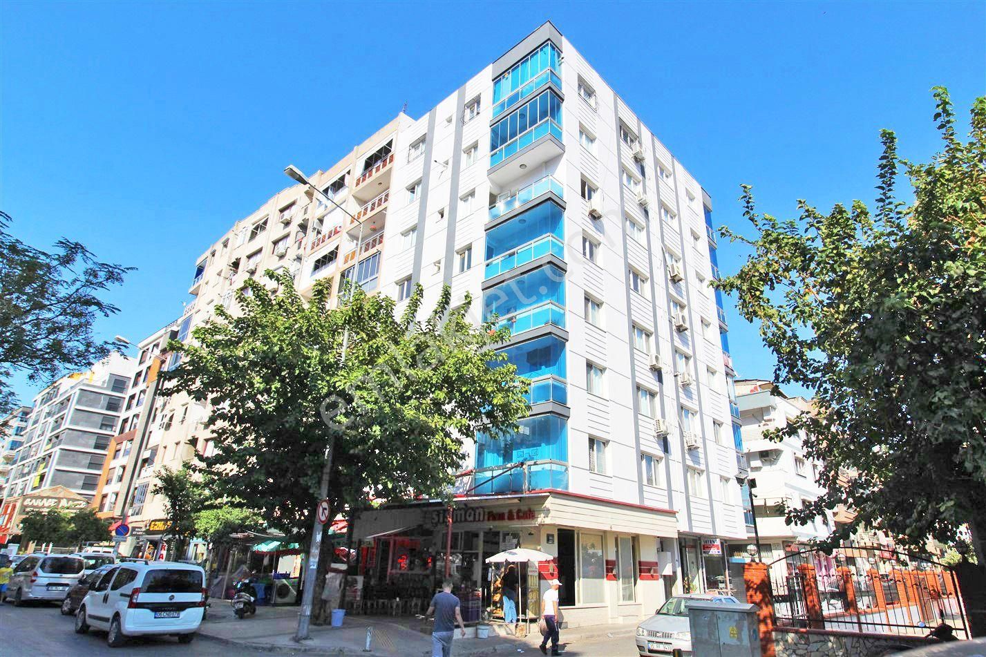 Konak Zafertepe Satılık Daire  RE/MAX Galaksi'den İzmirpark Yakını,Cadde Üzeri 2+1 Satılık Daire