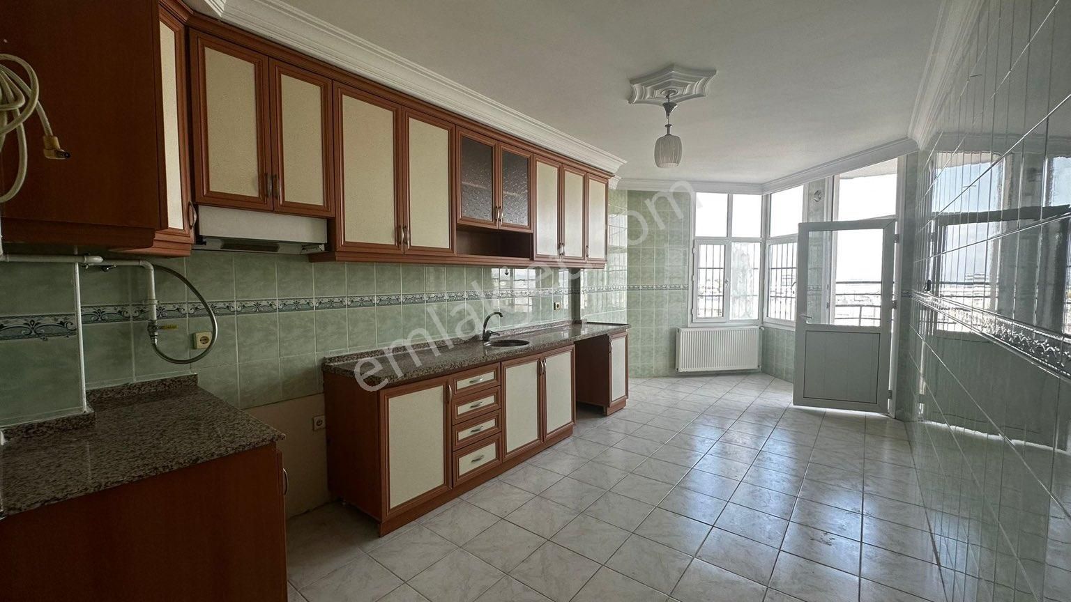 Çukurova Güzelyalı Kiralık Daire  HASARSIZ TURGUT ÖZAL BULVARINDA ÇOK GENİŞ 4+1 DAİRE