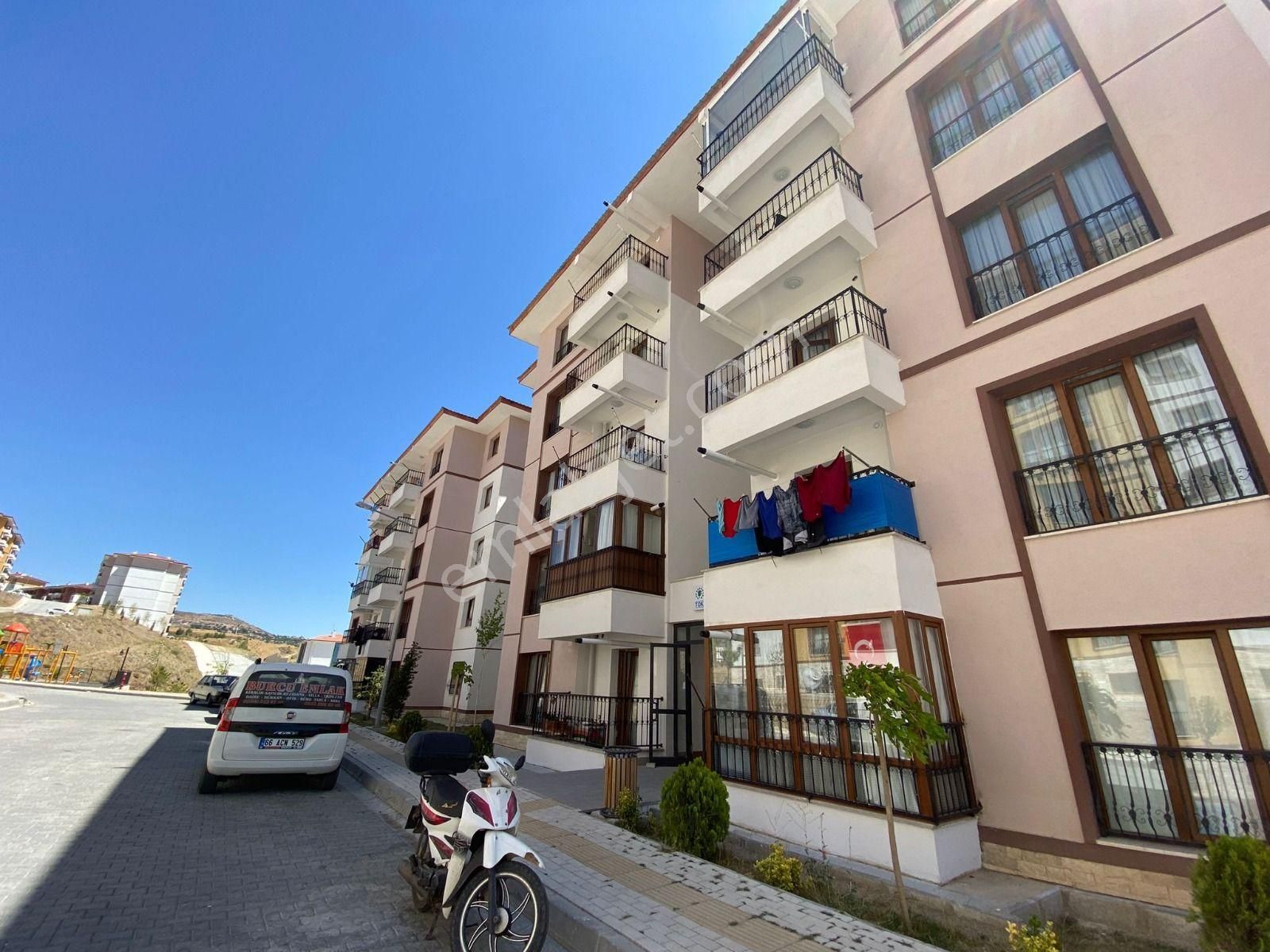 Yozgat Merkez Köseoğlu Satılık Daire  SARIHACILI TOKİDE ANA YOLA CEPHELİ SATILIK DAİRE ** BURCU EMLAK