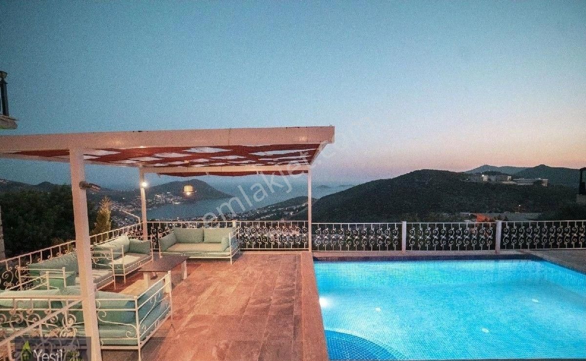 Kaş Kalkan Satılık Villa KALKANDA 4+1 TRİPLEKS FULL ESYALI SATILIK VİLLA