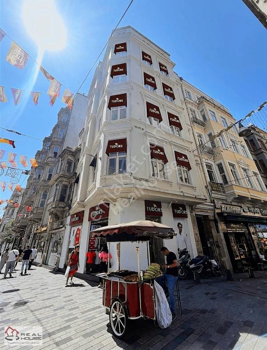 İstanbul Beyoğlu Kiralık İşhanı Katı REALHOUSE GAYRİMENKULDEN İSTİKLAL CADDESİNDE KİRALIK BÜRO & OFİS