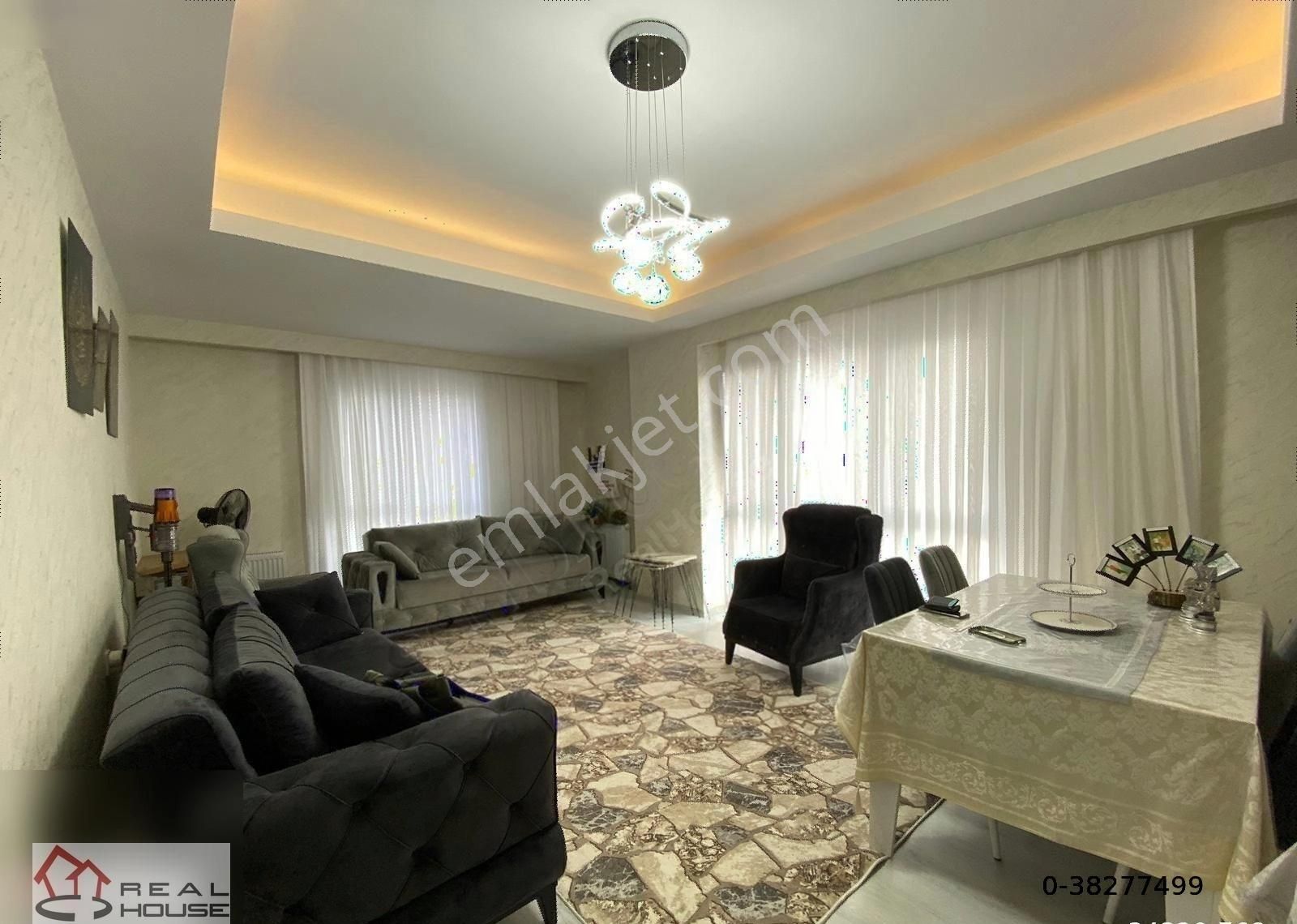 Bağcılar Kirazlı Satılık Daire KİRAZLI MAHALLESİNDE SİTE İÇİ EBEVEYN BANYOLU 3+1 SATILIK DAİRE