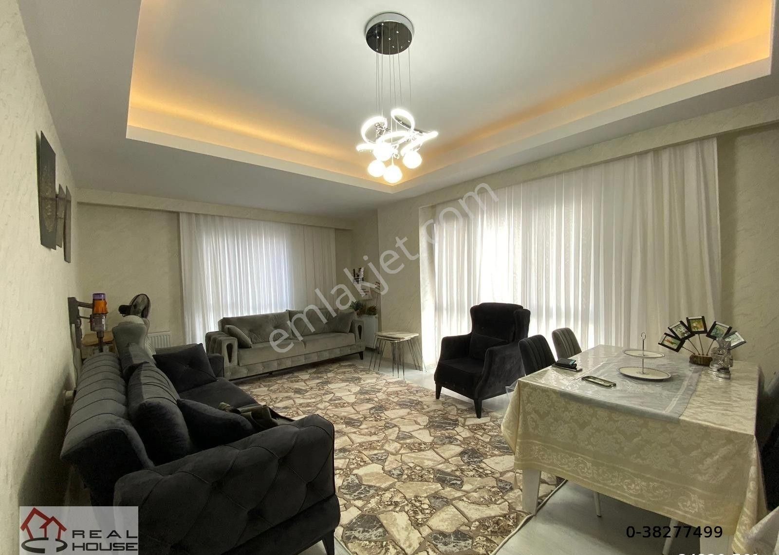 Bağcılar Kirazlı Satılık Daire KİRAZLI MAHALLESİNDE SİTE İÇİ EBEVEYN BANYOLU 3+1 SATILIK DAİRE