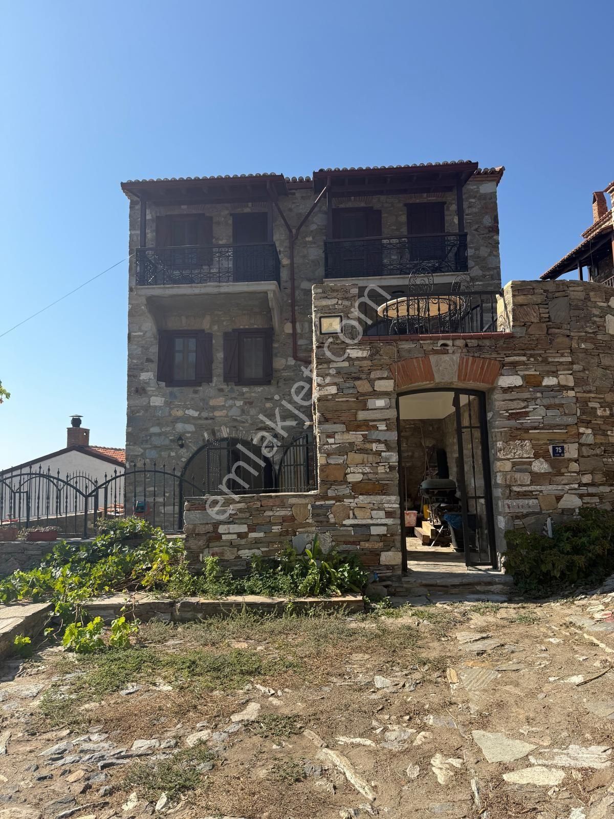 Söke Doğanbey Satılık Villa DOĞANBEY KÖYÜNDE DENİZ VE DOĞA MANZARALI HARİKA TAŞ EV