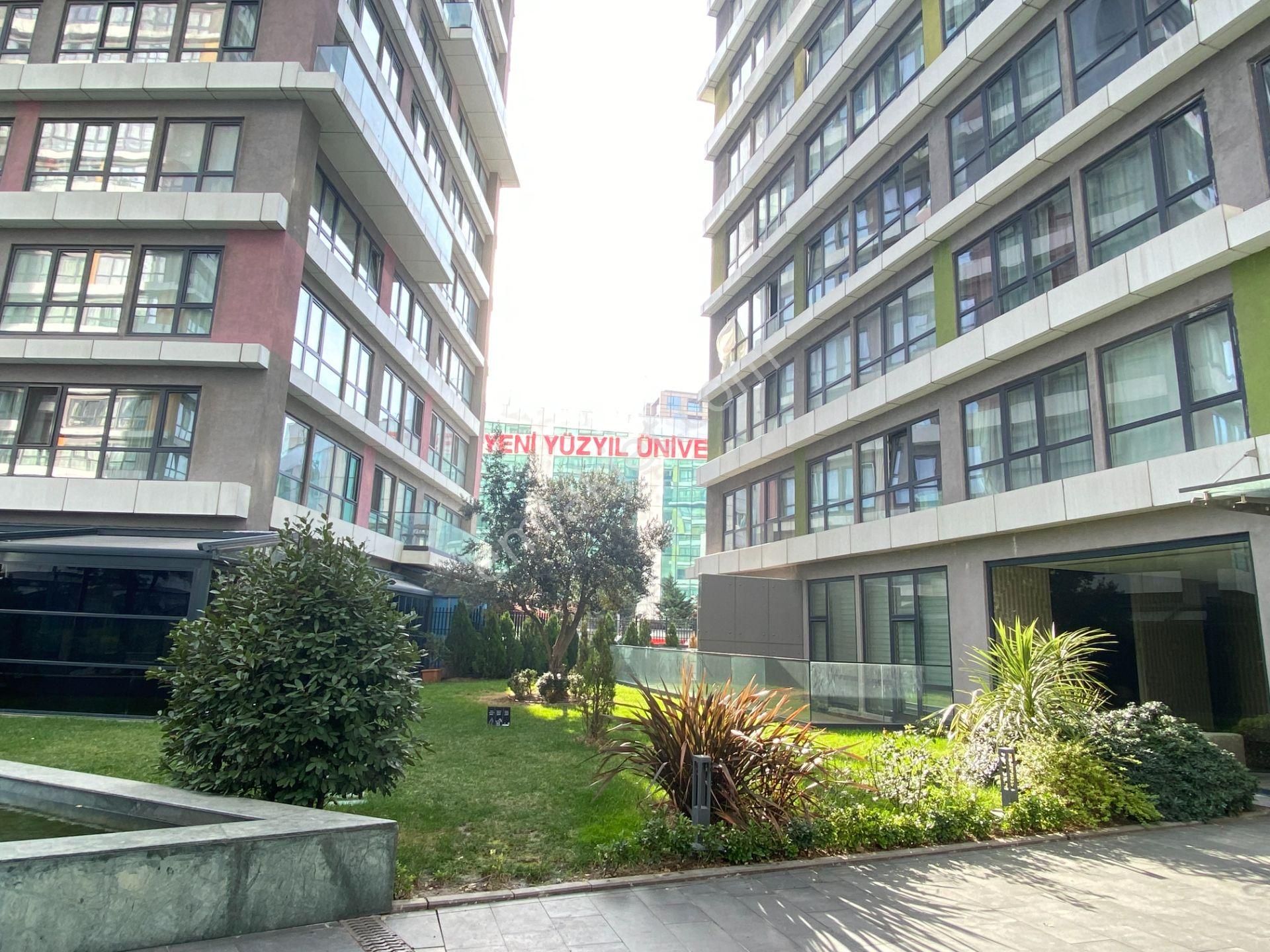 Zeytinburnu Maltepe Satılık Residence  Nef 13 'de Kapalı Balkonlu 2+1 Satılık Daire