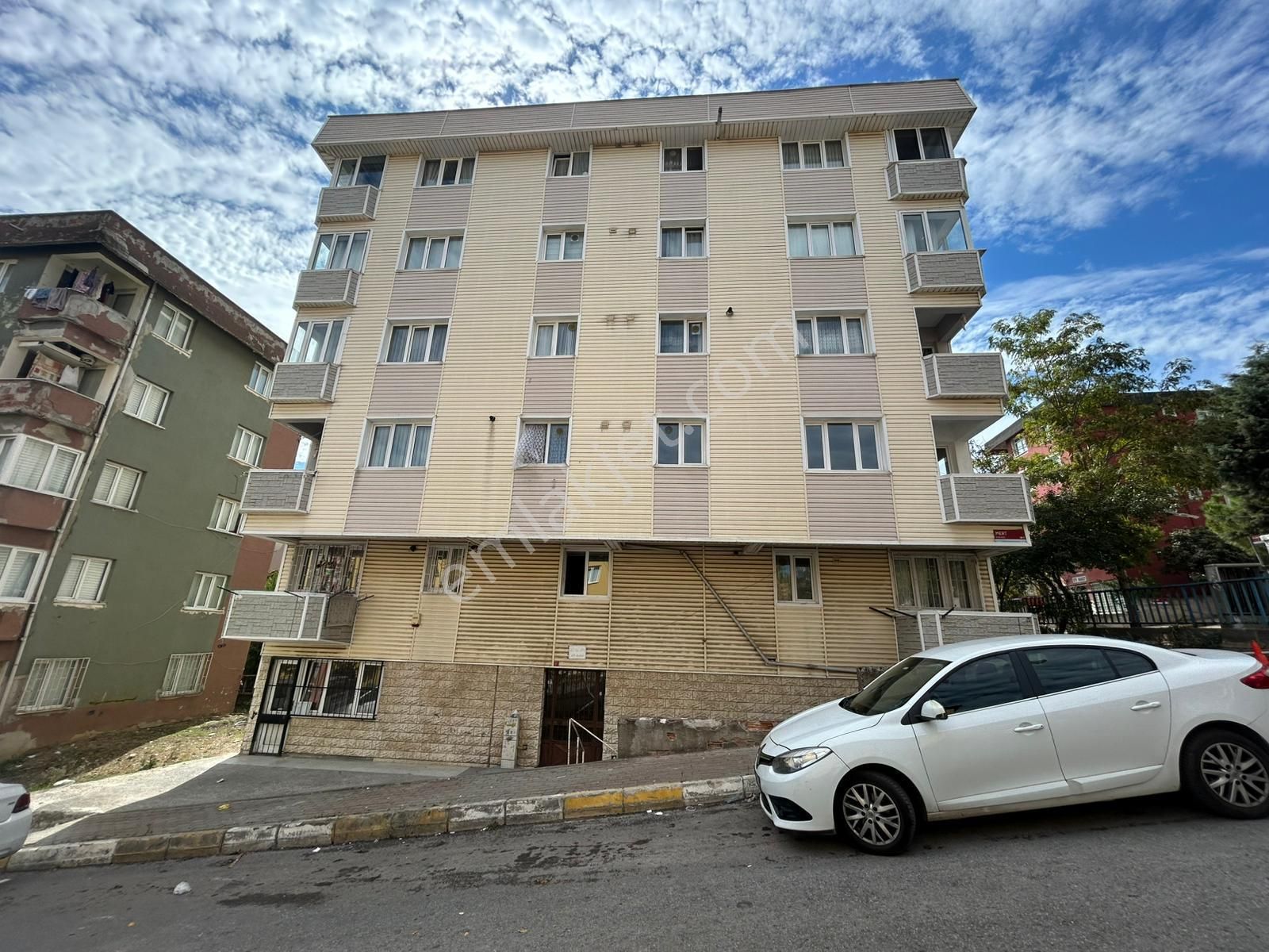 Pendik Dumlupınar Satılık Daire  PENDİK GÖZDAĞINDA 2+1  YATIRIMLIK ARA KAT DAİRE 