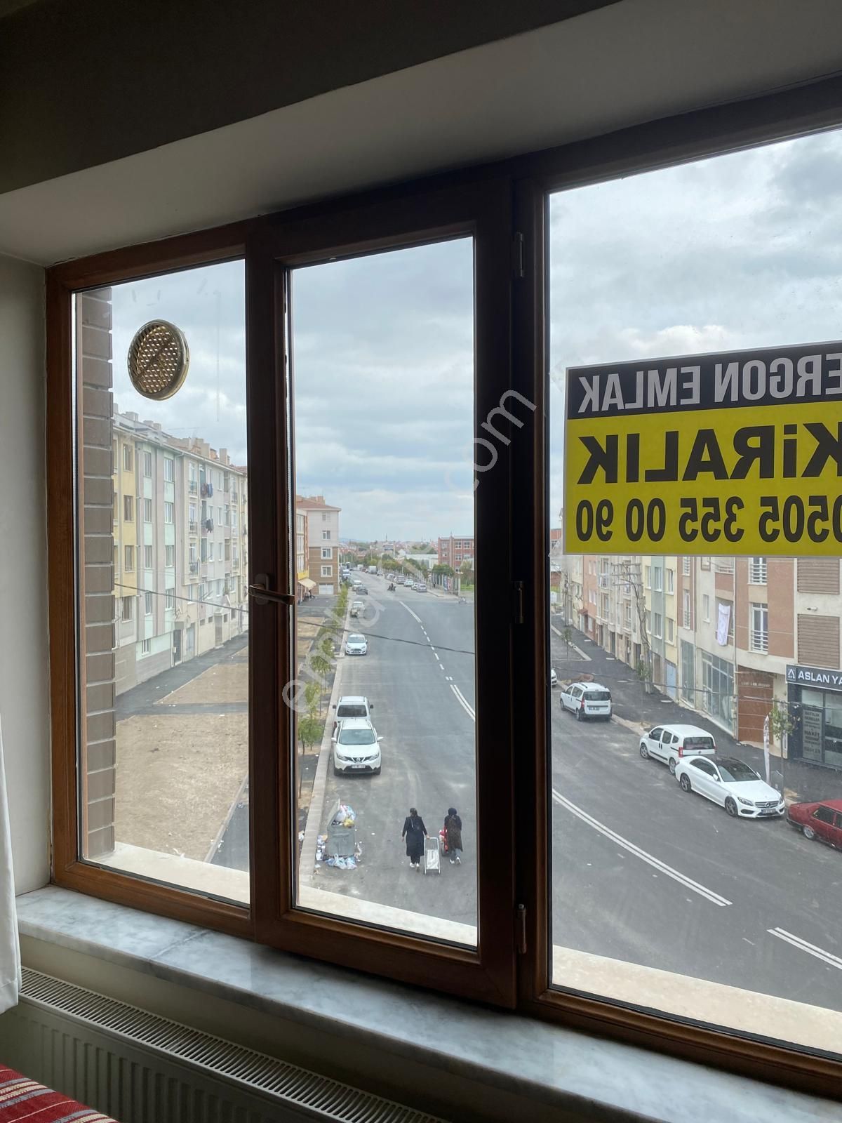 Ergon Emlak'tan Anadolu Üniversitesi İletişim Kapısına 100 M Mesafede 65 M2 Eşyalı Kiralık Daire