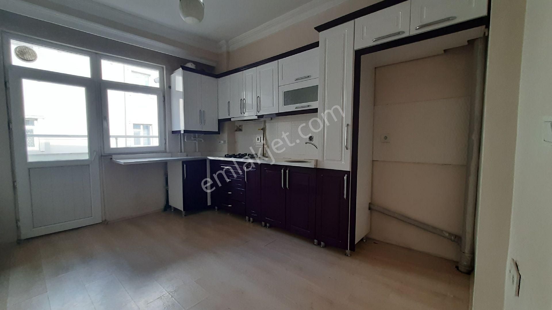 Kars Merkez Şehitler Kiralık Daire KARS YATIRIM GAYRİMENKULDEN ARA KAT 3+1 DAİRE