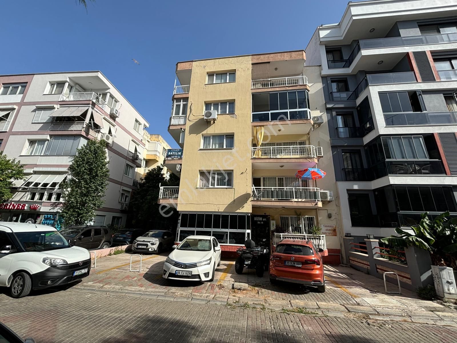 Karşıyaka Bostanlı Satılık Daire Locate'den Bostanlı'da Full Tadilatlı Arakat 3+1 Satılık Daire