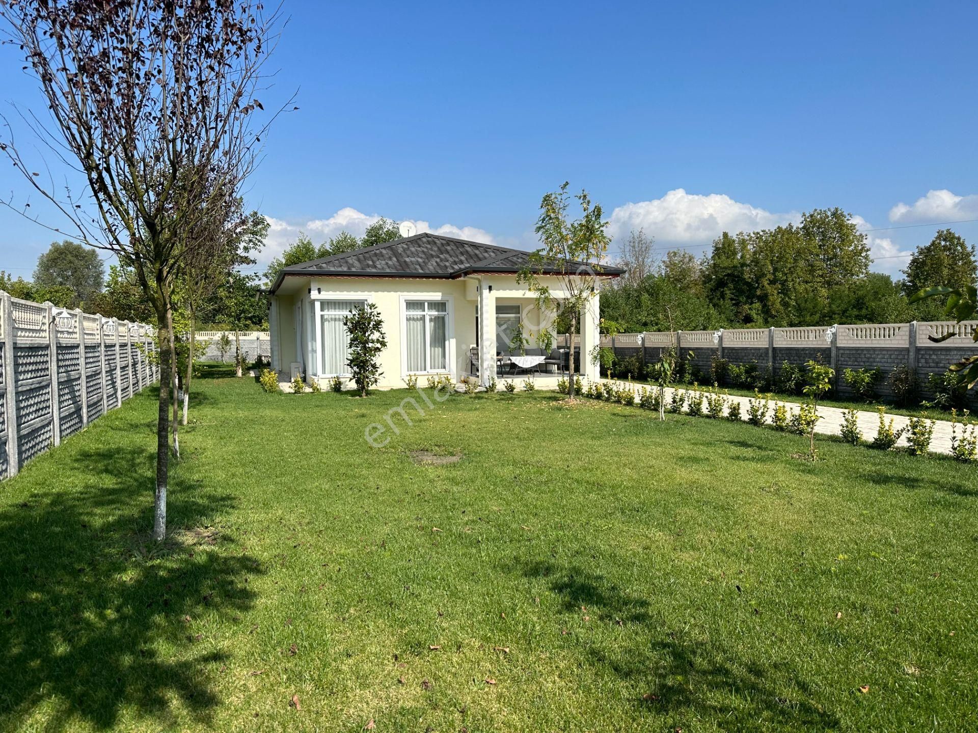 Sapanca Yanık Satılık Villa  SAPANCA YANIK’TA 817 m2 ARSA İÇİNDE SATILIK MÜSTAKİL VİLLA