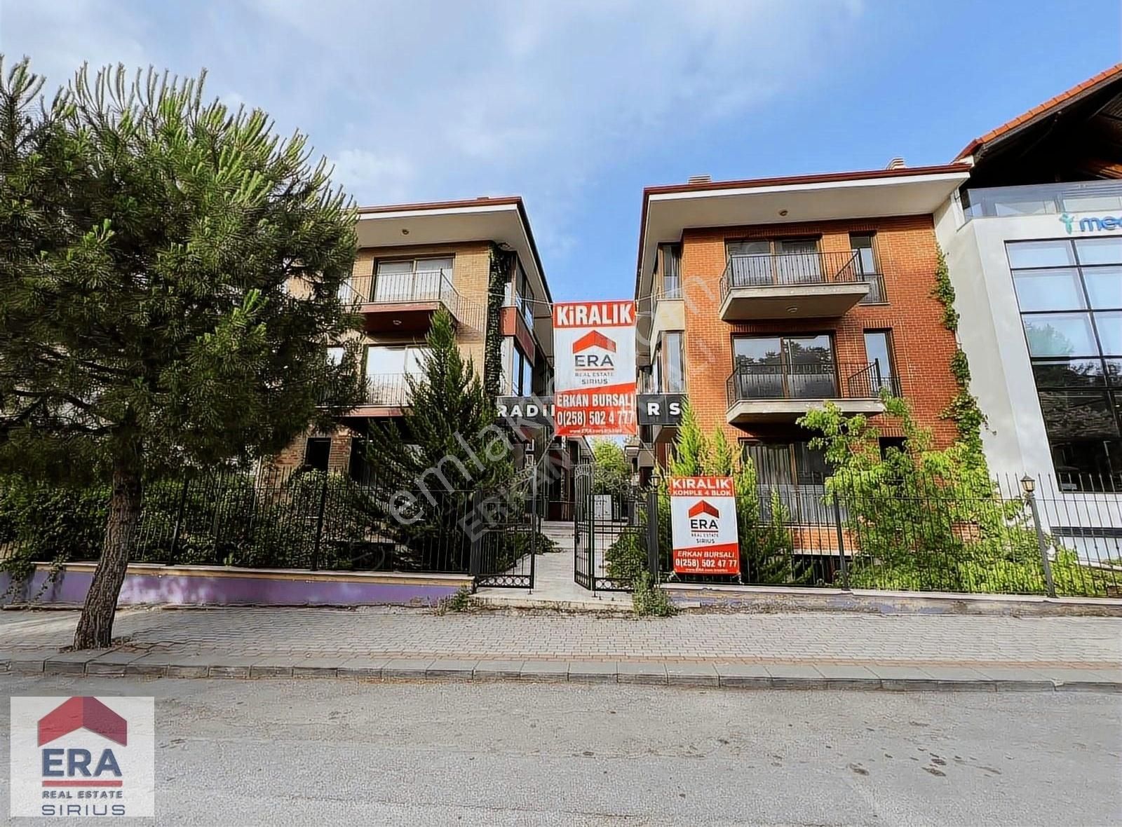 Pamukkale Kınıklı Kiralık Bina Çamlık 'da 4 Blok'dan Oluşan Ticari Kiralık Bina