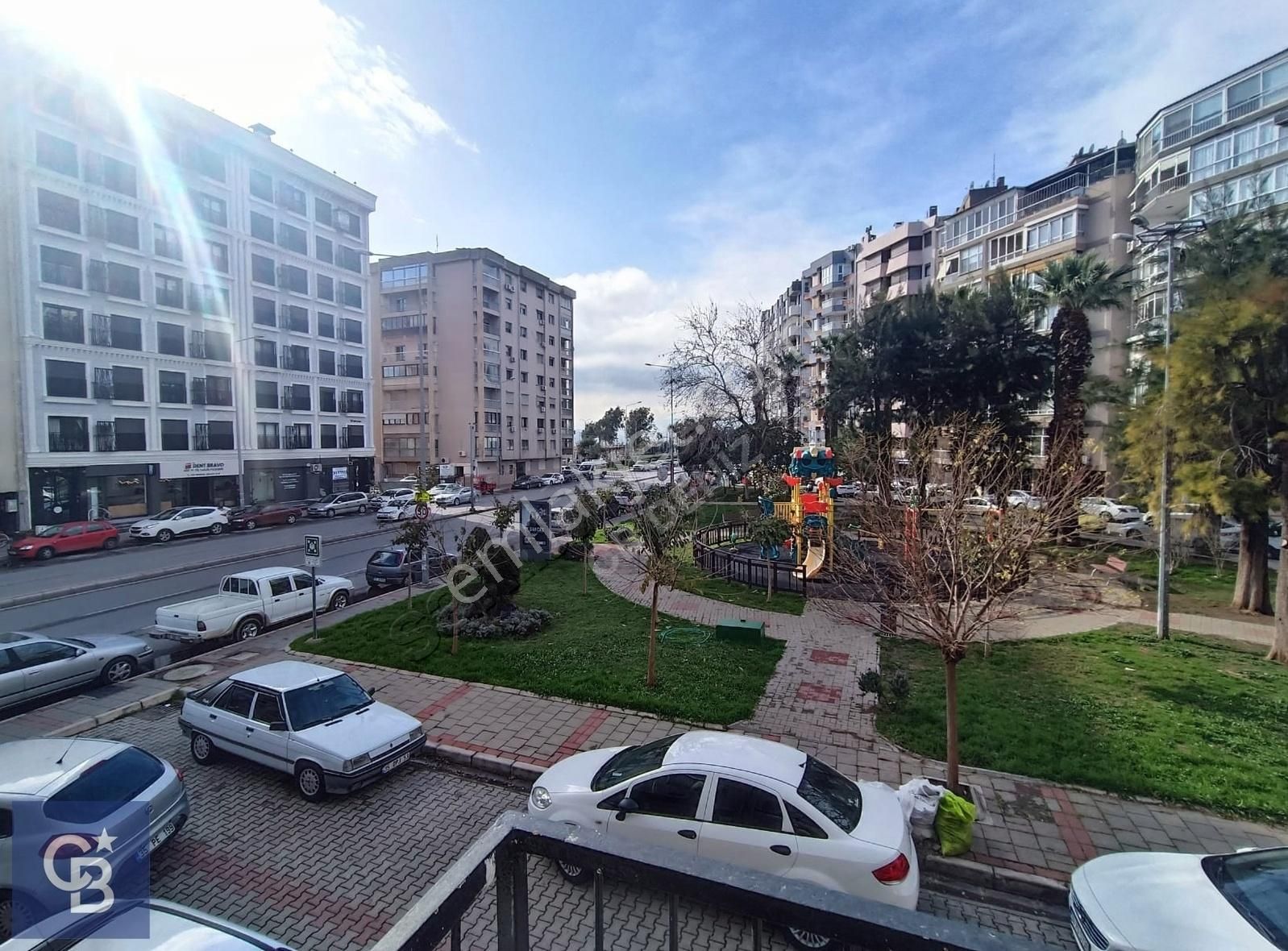 Karşıyaka Tersane Satılık Daire KARŞIYAKA TERSANE MAHALLESİNDE SATILIK 90M2 2+1 DAİRE