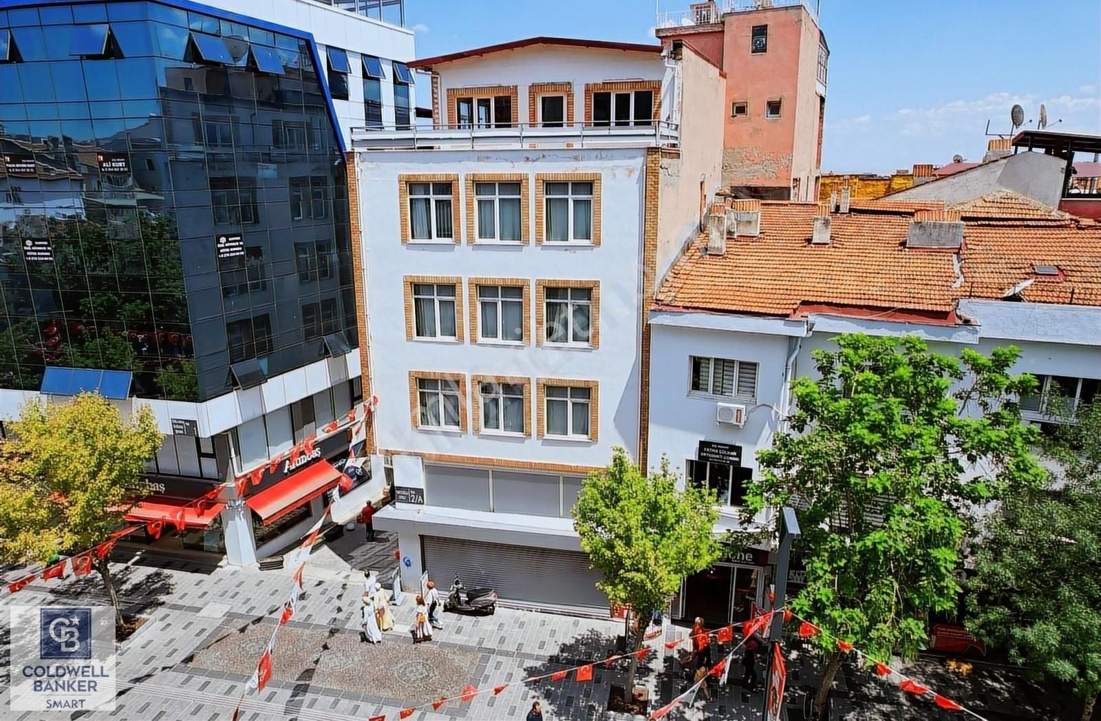 Uşak Merkez İslice Satılık Bina İsmetpaşa Caddesi Üzeri Komple Satılık Bina