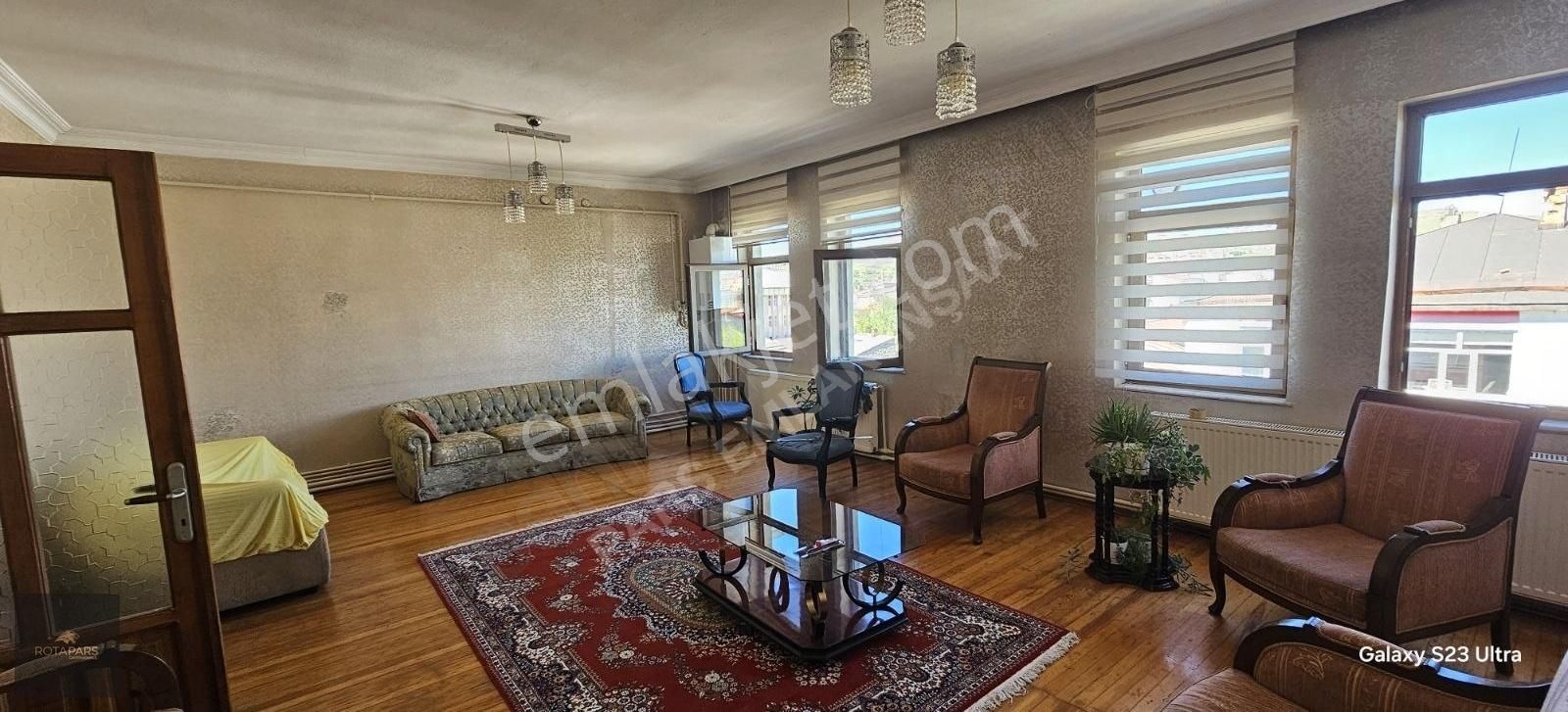 Kars Merkez Ortakapı Kiralık Daire ŞEHRİN TAM MERKEZNDE ATATÜRK CAD DOĞU-BATI CEPHE KİRALIK 3+1