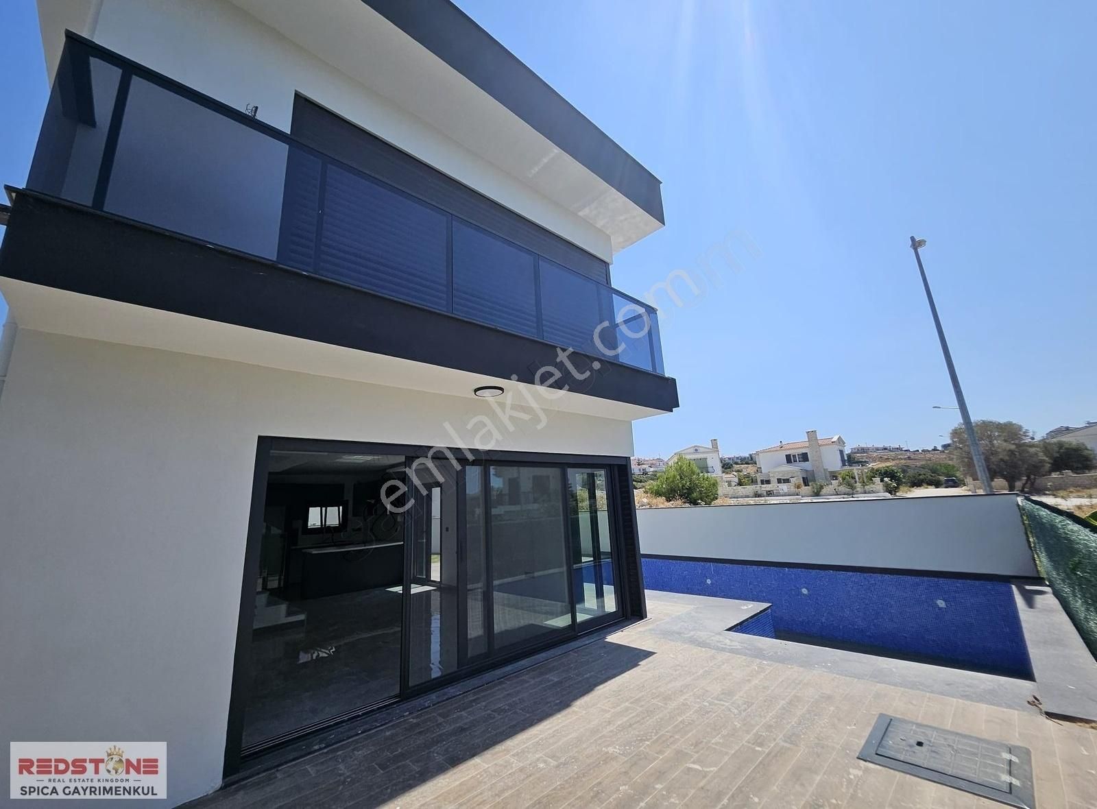 Çeşme Yalı Satılık Villa ÇEŞME ŞİFNE YALI DA DENİZE 500M SATILIK 3+1